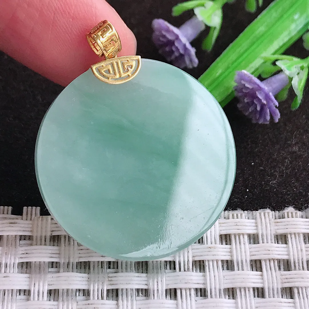 自然光28.3/5老坑18k金镶嵌冰润浅绿无事牌吊坠翡翠玉坠挂件百搭