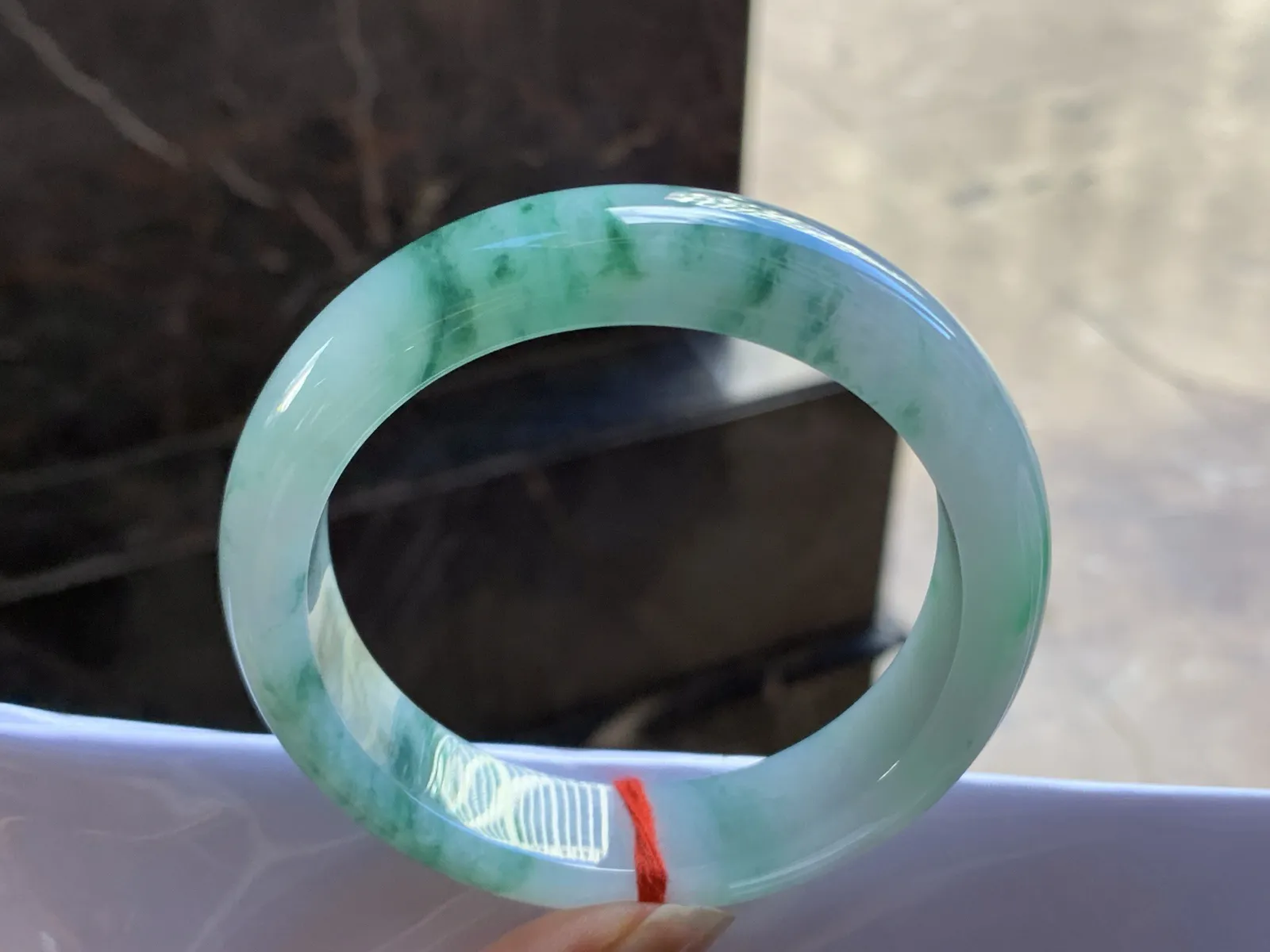 57.5-13.8-8.3

飘花手镯^_^玉质温润