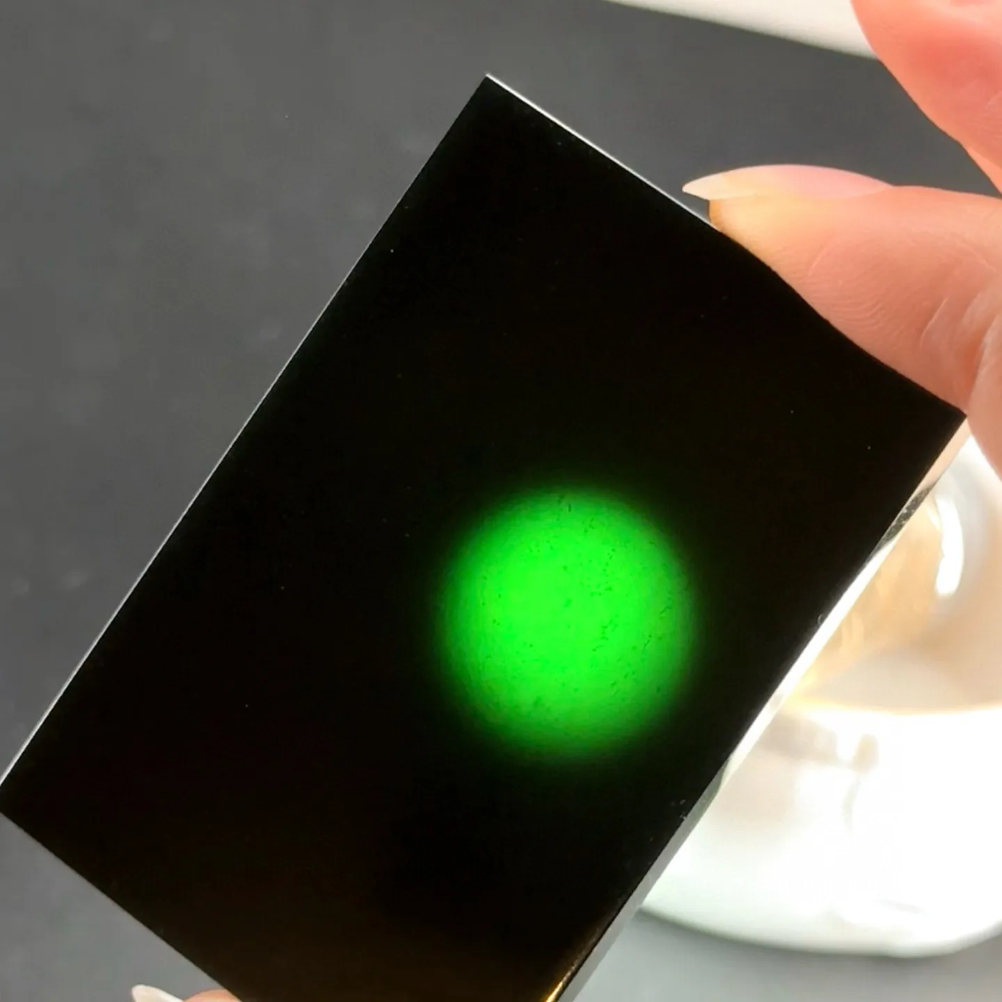 精品墨翠无事牌 种好色正 黑度极好 打灯通透 油性十足 尺寸60.2