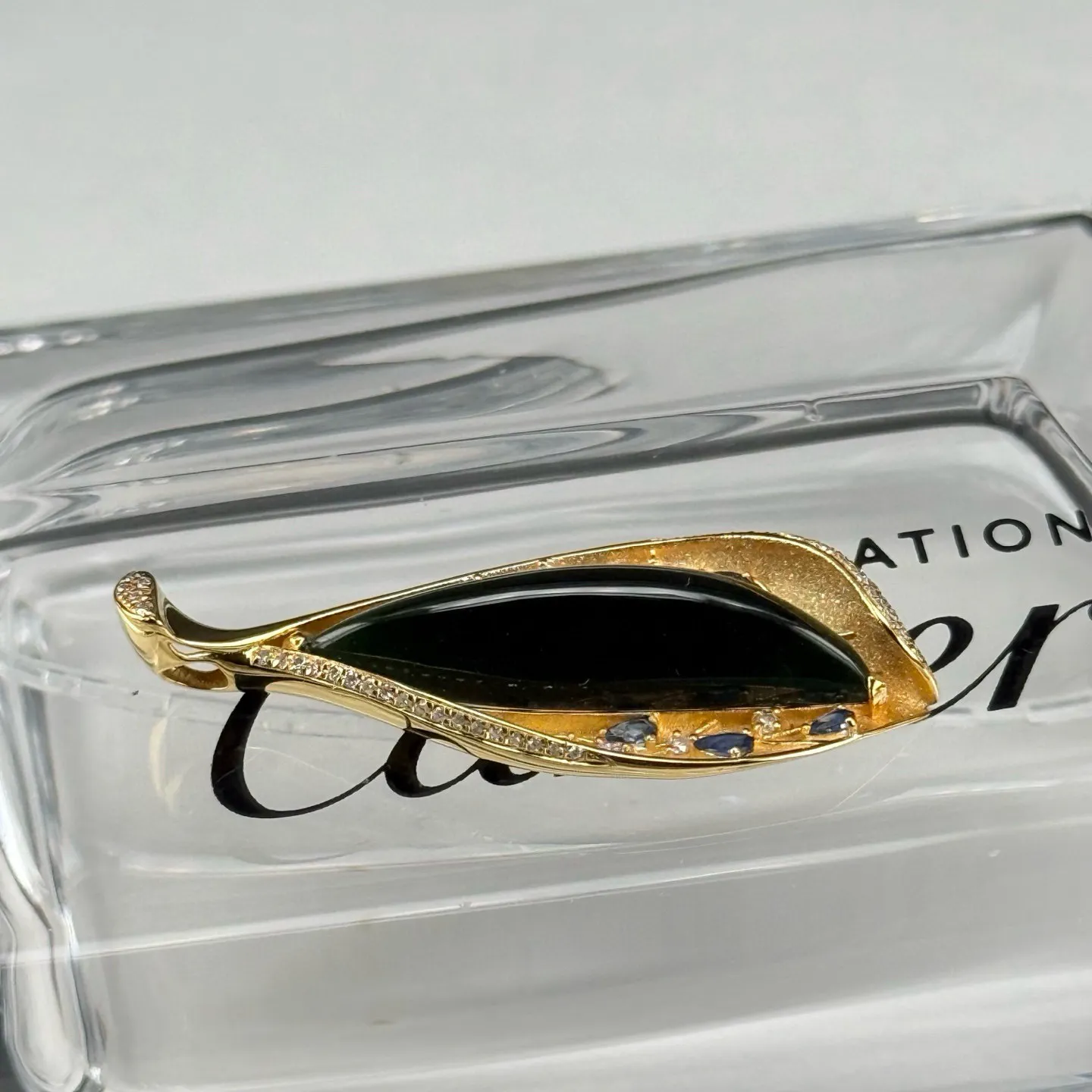 精品18k墨翠吊坠 种好色正 黑度极好 打灯通透 油性十足 尺寸38.7