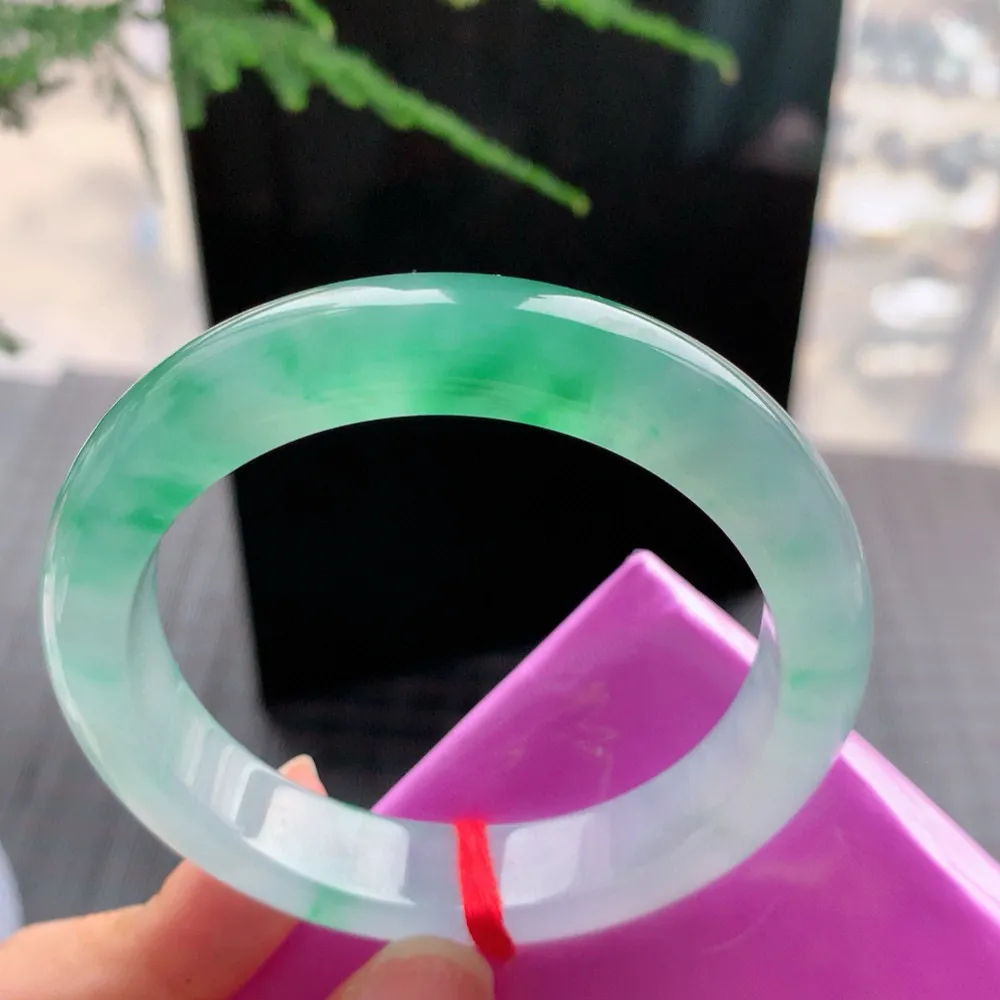 正圈冰玻阳绿 无瑕 尺寸:54.1/12/8.5 种色俱佳