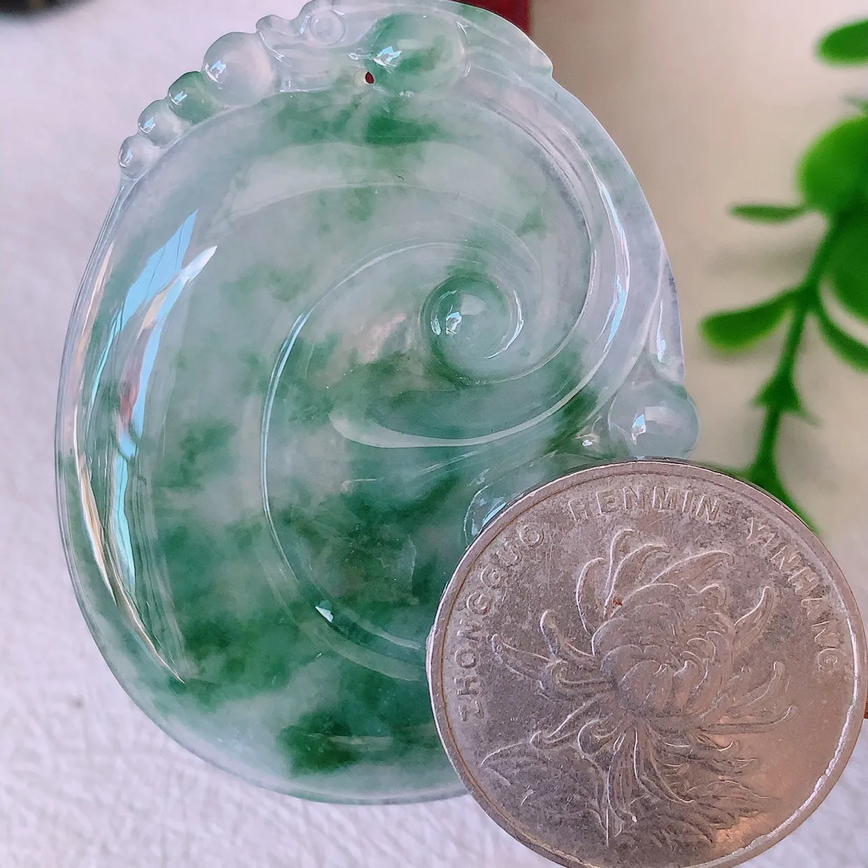 自然光实拍，冰种飘花翡翠如意吊坠，翡翠如意，上身效果非常美，饱满大气，工艺美，万事如意，如意一生 #46.7