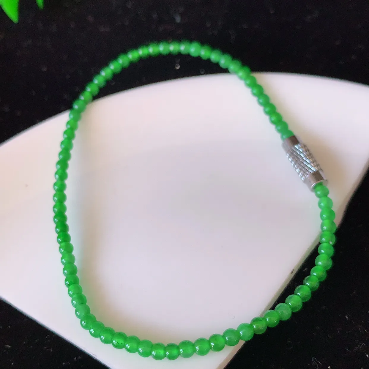 自然光实拍，冰种满绿翡翠手串手链，种老水足，冰清玉润  颜色漂亮  #81.7取一尺寸2.8