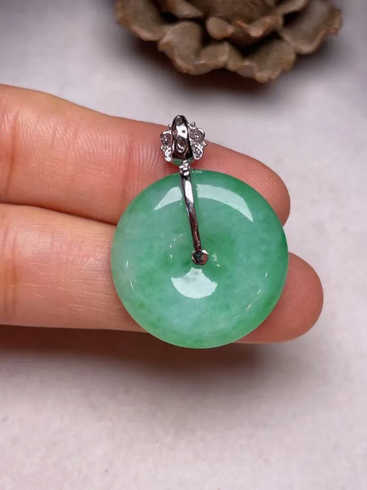 冰糯种辣色平安扣吊坠、真金真钻镶嵌，种水好，玉质细腻 .裸石尺寸 23.2