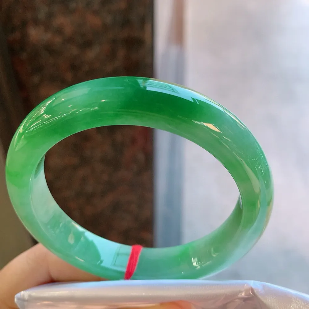 正圈一大节辣绿 无瑕 尺寸:58.1/12.1/9.1 色辣