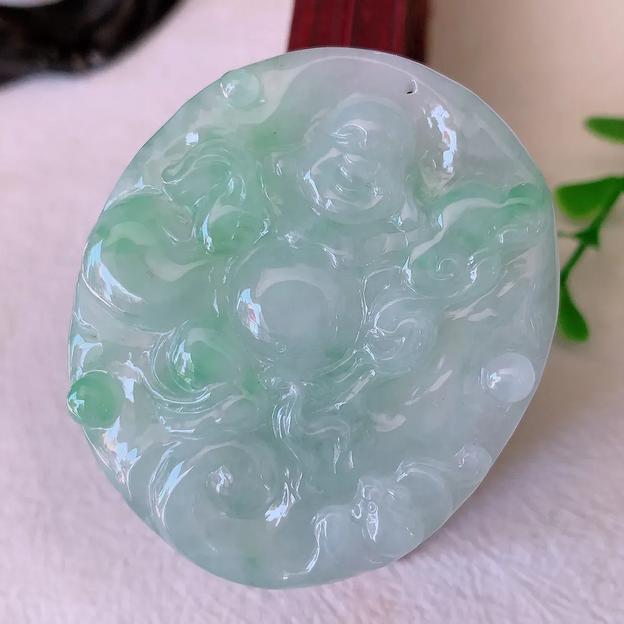 自然光实拍，冰胶飘绿翡翠逍遥布袋佛吊坠，代代有钱，水足丰盈，盈满欢喜，配戴送礼佳品！#46.7