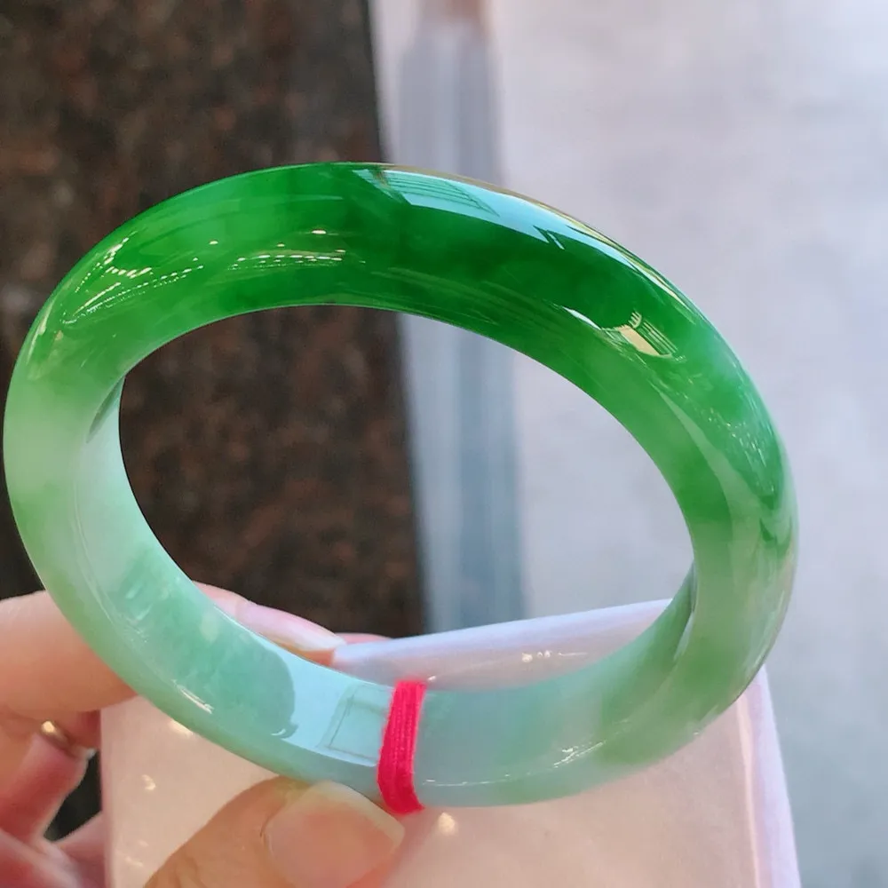 正圈一大节辣绿 无瑕 尺寸:60.4/13.7/9.2 色辣 大圈口🥰🥰