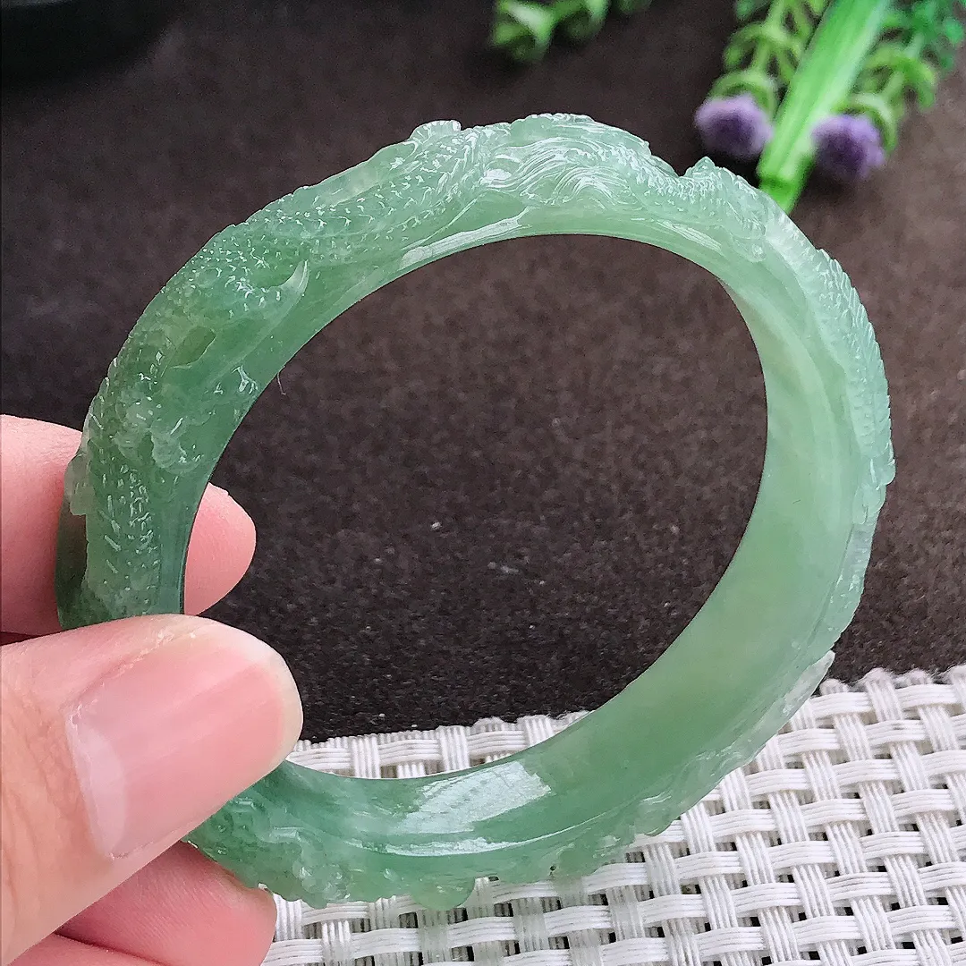 自然光52.5/12.2/10老坑冰胶果冻冰晴满绿双龙护主龙手镯宽边翡翠玉镯