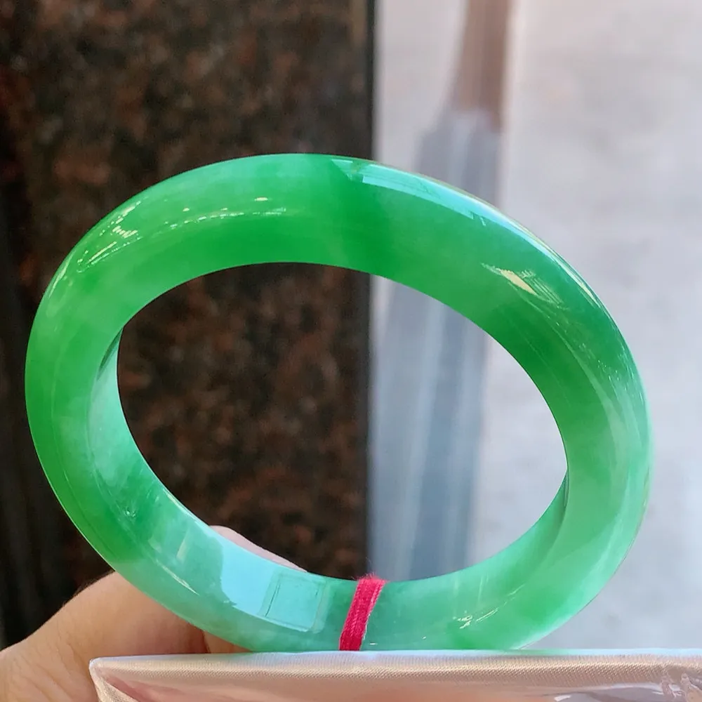 正圈一大圈阳绿 无瑕 尺寸:57.4/11.4/9.4 色阳