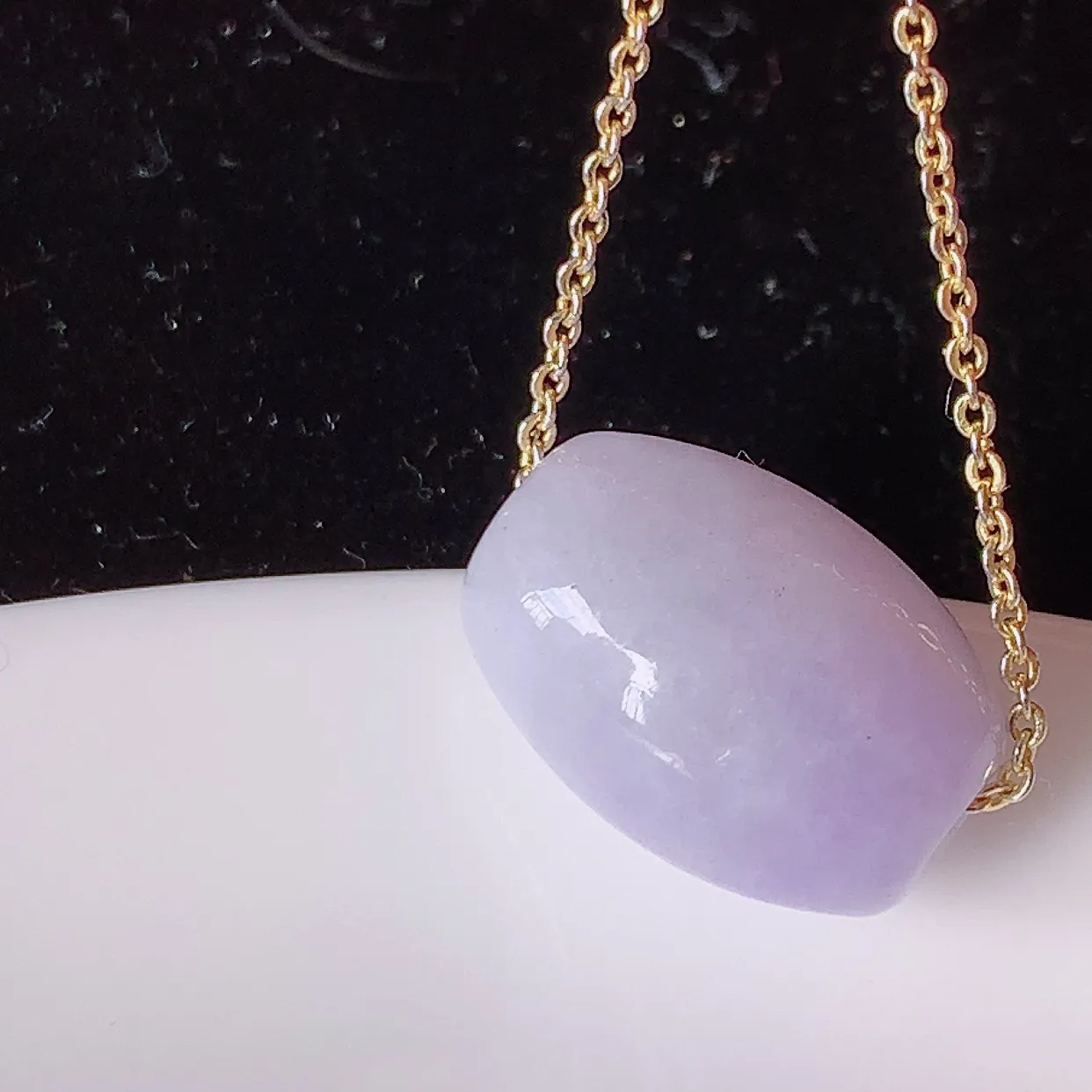 自然光实拍，冰润紫罗兰翡翠路路通吊坠，寓意好运连连，路路畅通，经典款式，财运滚滚，路路通，佩戴效果更好！配图银链子#05.7