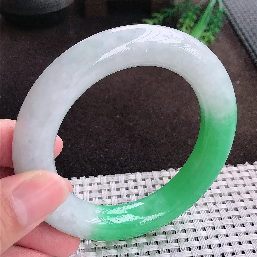 自然光58/13.7/13.3老坑精美温润飘阳绿胖圆条手镯翡翠玉镯美人镯