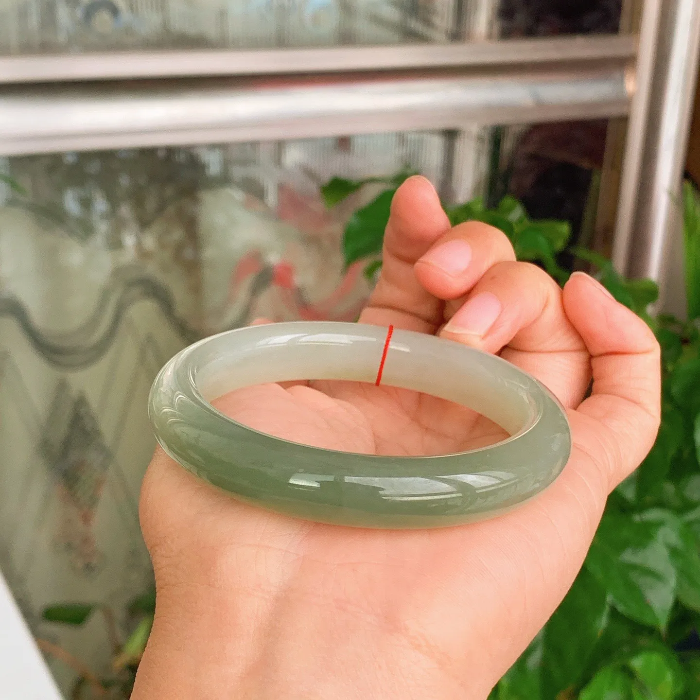 58圈口 和田玉青海翠翠青手镯   58圈口条宽12厚10重58克，玉质细腻油润 底色纯净 脂粉好。