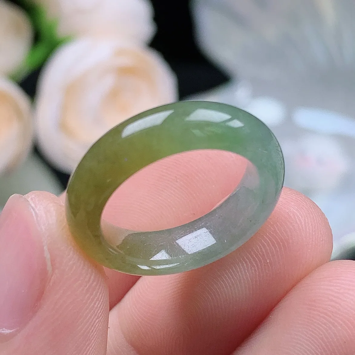 缅甸翡翠老坑种水润起胶飘黄翡小圈口戒指玉指环  水润通透 尺寸：15.7-5.6-3.3mm 10号圈口2S