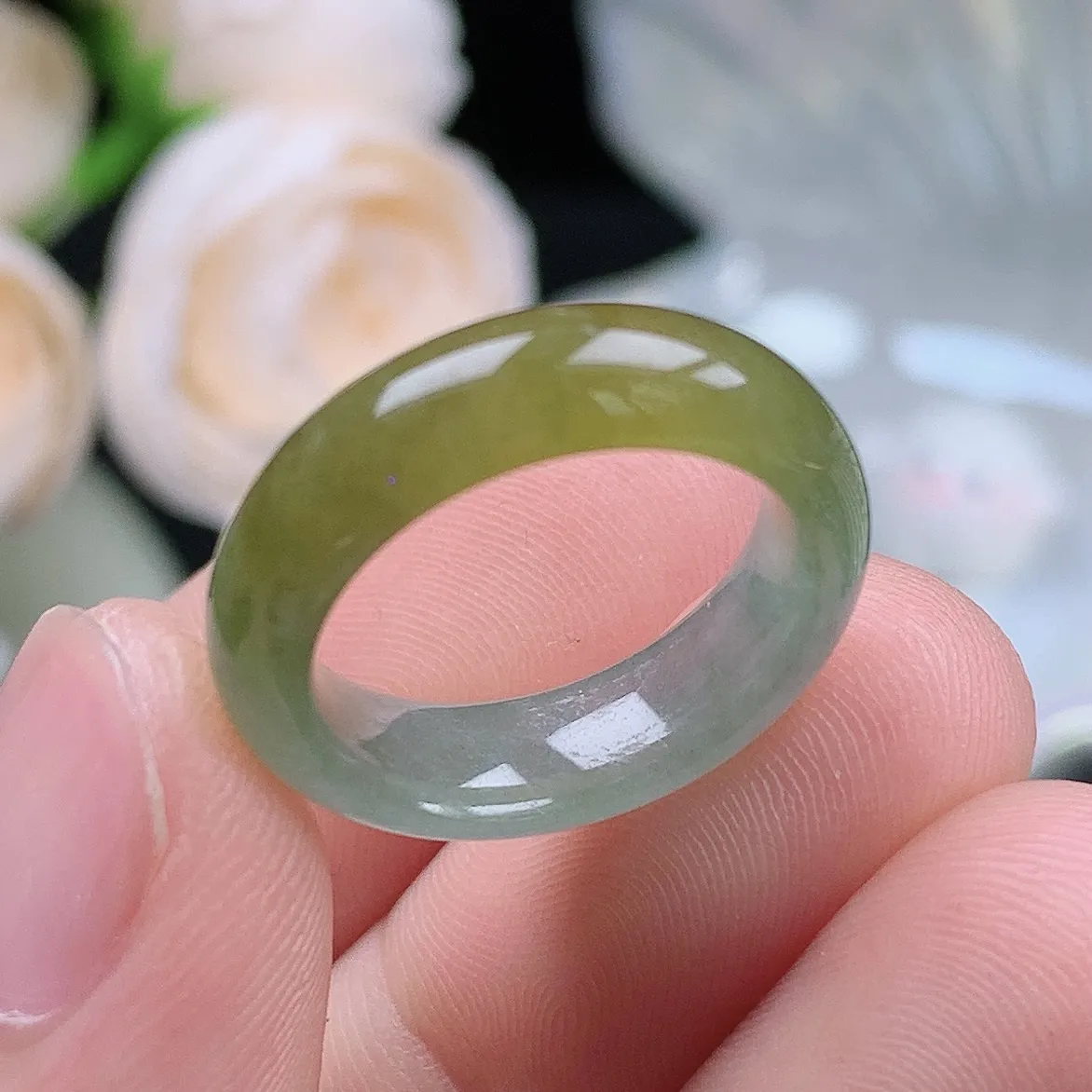 缅甸翡翠老坑种水润起胶飘黄翡小圈口戒指玉指环  水润通透 尺寸：15.7-5.6-3.3mm 10号圈口2S