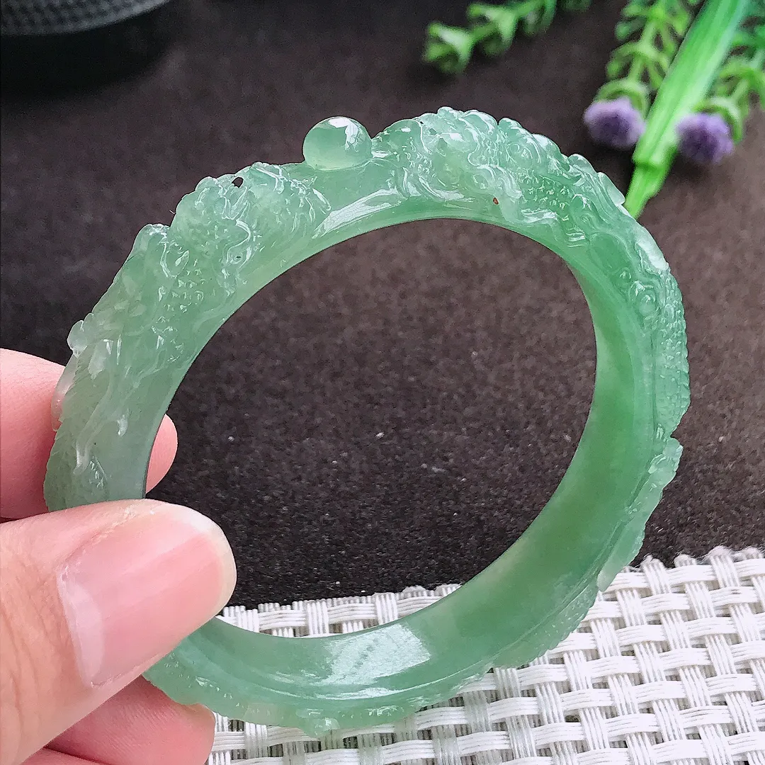 自然光52.5/12.2/10老坑冰胶果冻冰晴满绿双龙护主龙手镯宽边翡翠玉镯
