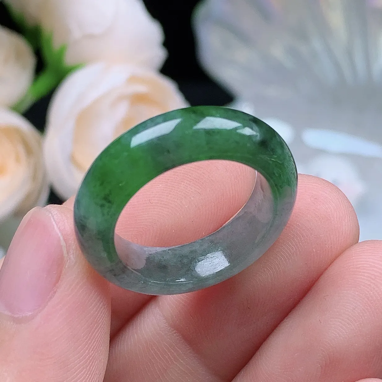 缅甸翡翠老坑种水润起胶乌鸡飘阳绿戒指玉指环  水润通透 尺寸：18.4-6.8-4.1mm 18号圈