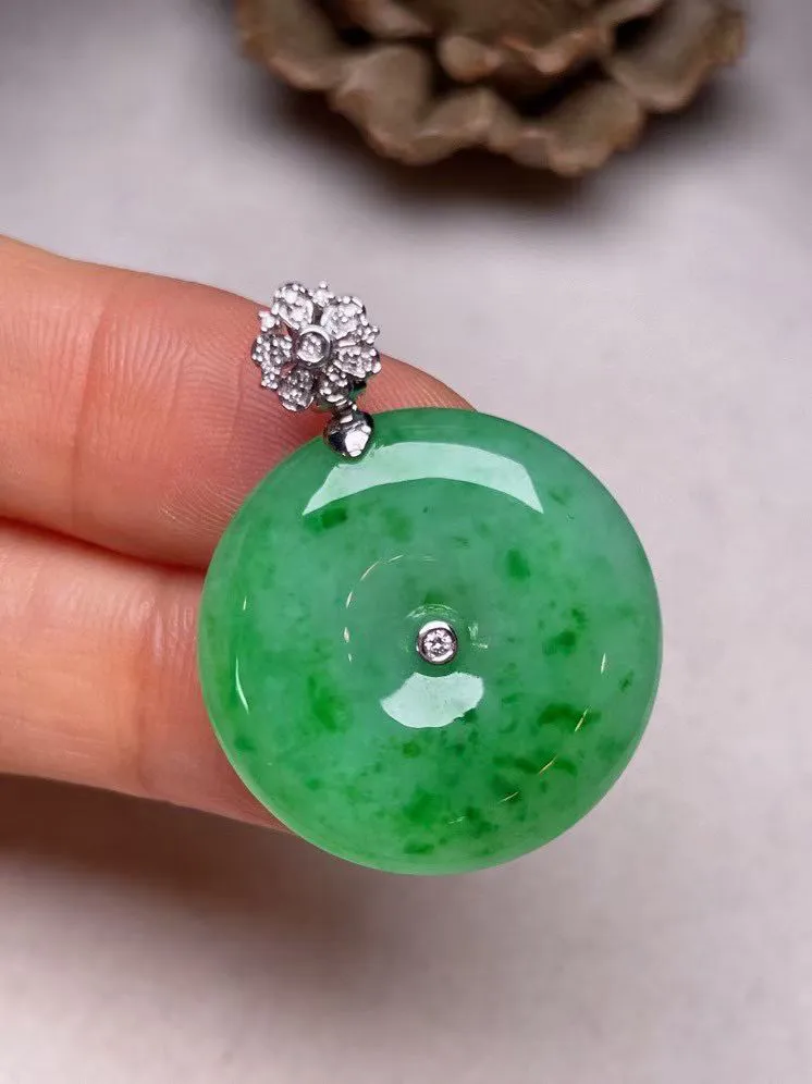 冰糯种辣色平安扣吊坠、真金真钻镶嵌，种水好，玉质细腻 .裸石尺寸 23.2