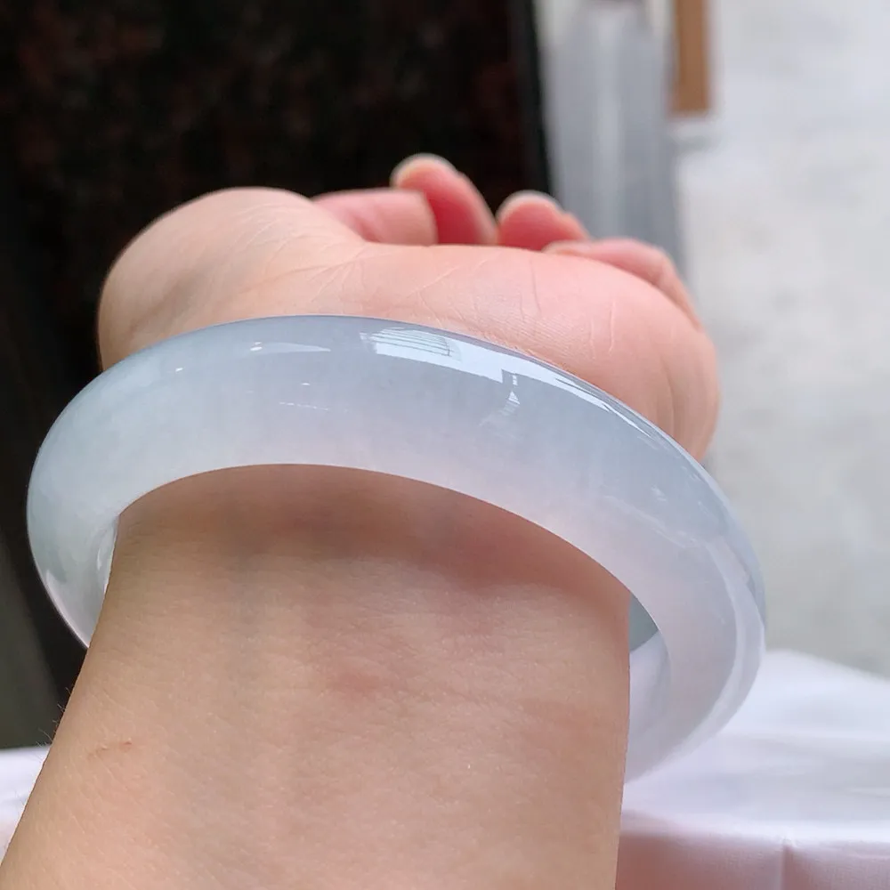 正圈高冰种 无瑕 尺寸:57.1/14/8.8 荧光闪闪🥰🥰