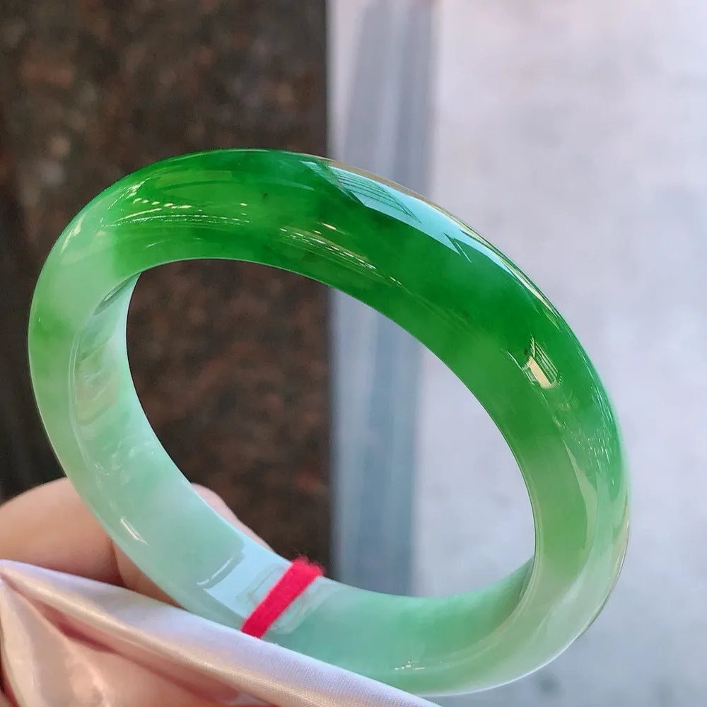 正圈一大节辣绿 无瑕 尺寸:60.4/13.7/9.2 色辣 大圈口🥰🥰