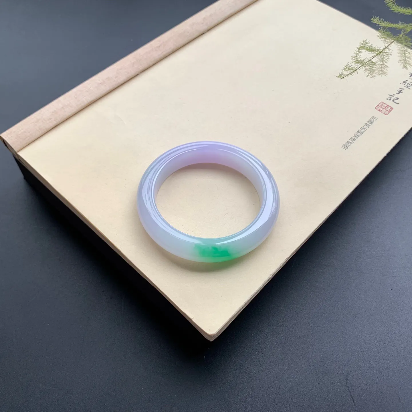 57圈口春彩正圈手镯 尺寸：57-12-9.8，无纹裂，水润细腻，优美迷人