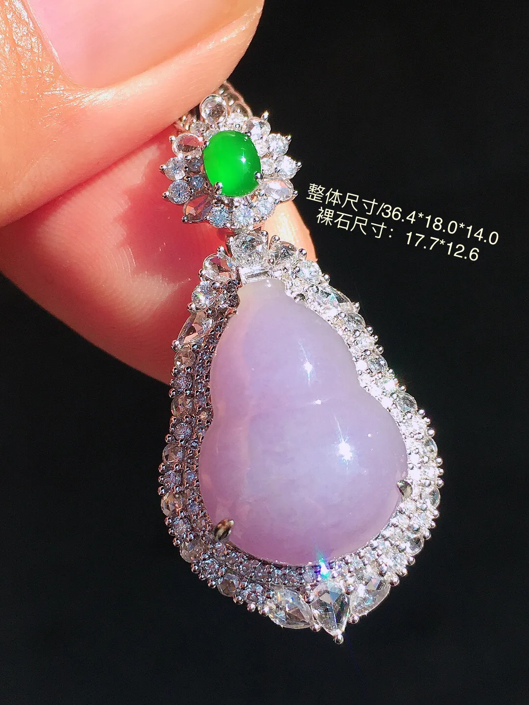 紫罗兰葫芦吊坠，色泽均匀艳丽，玉质细腻，饱满圆润，尽显优雅气质，18k
金豪华镶嵌