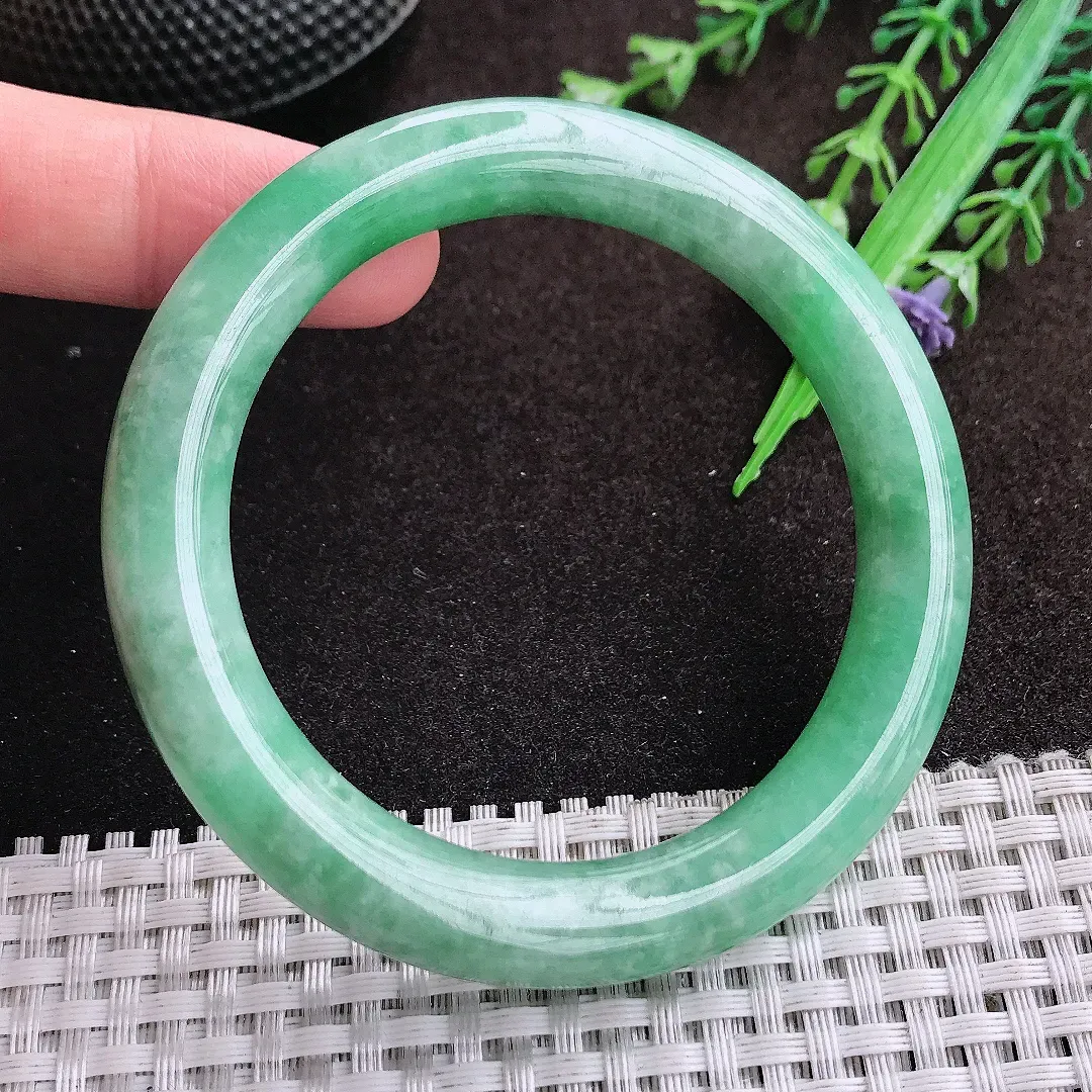 天然a货翡翠55/9.5/9.8老坑精美温润满绿圆条手镯翡翠玉镯美人镯