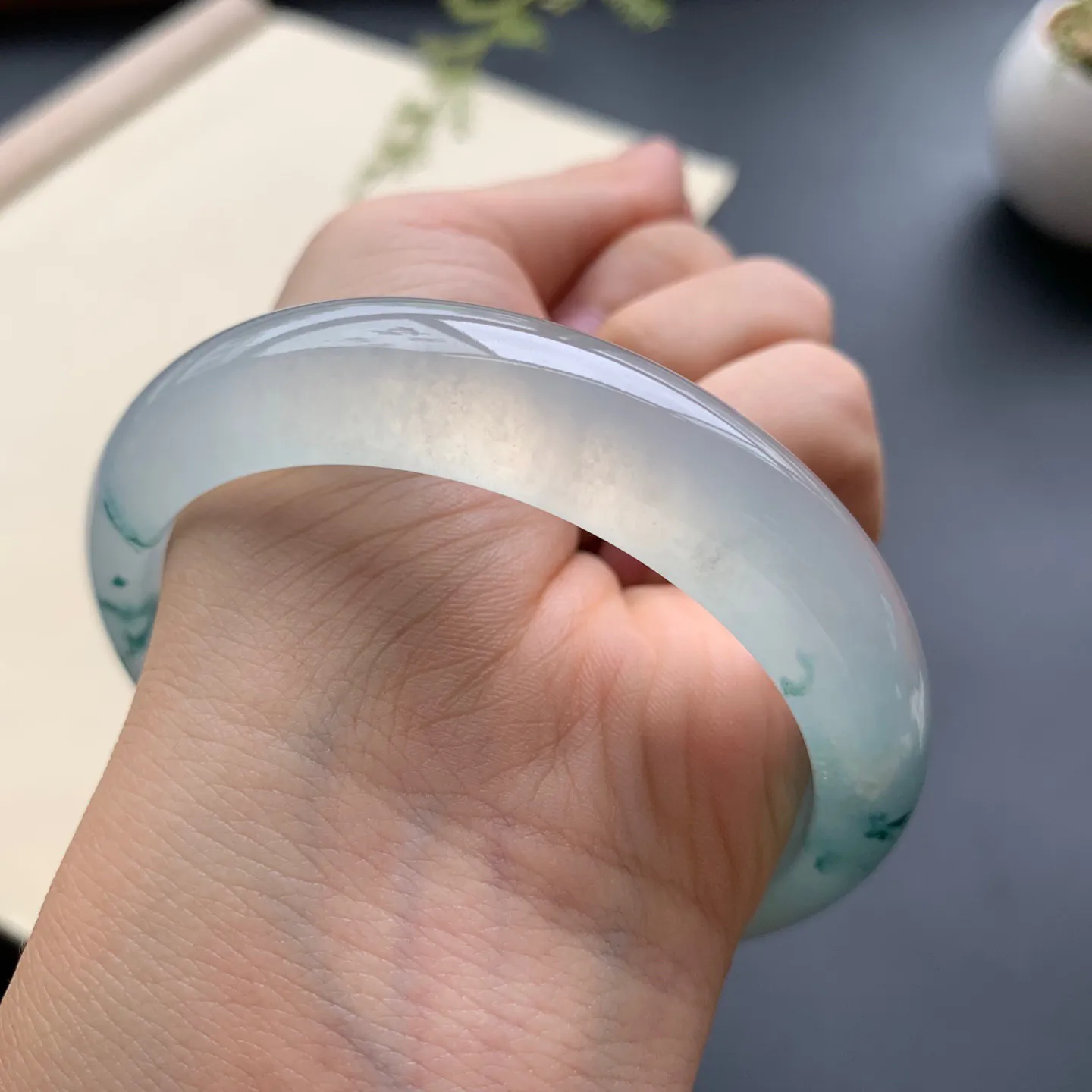 58.8圈口冰种飘花正圈手镯 尺寸：58.8-13.8-8，无纹裂，冰透水润，优雅迷人