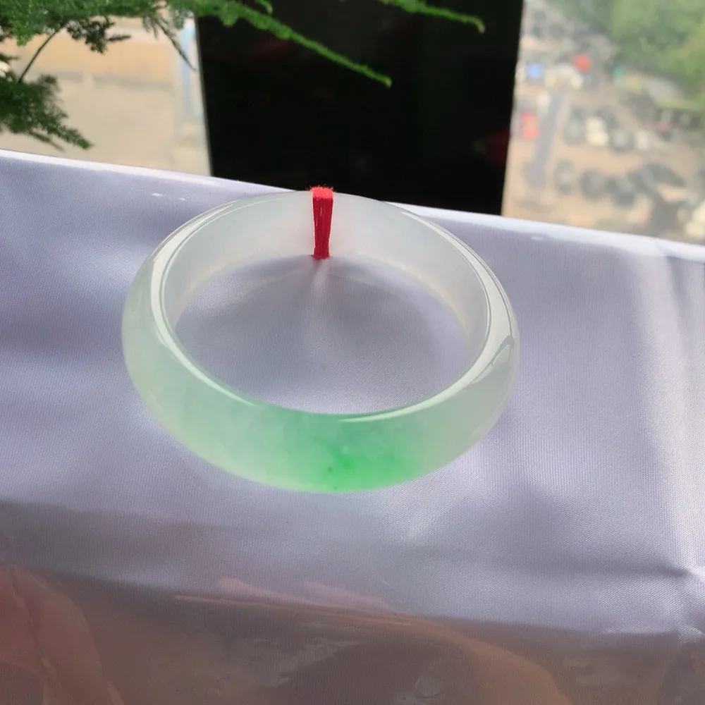 正圈冰玻阳绿 无瑕 尺寸:57.2/14.8/8.3 种色俱佳