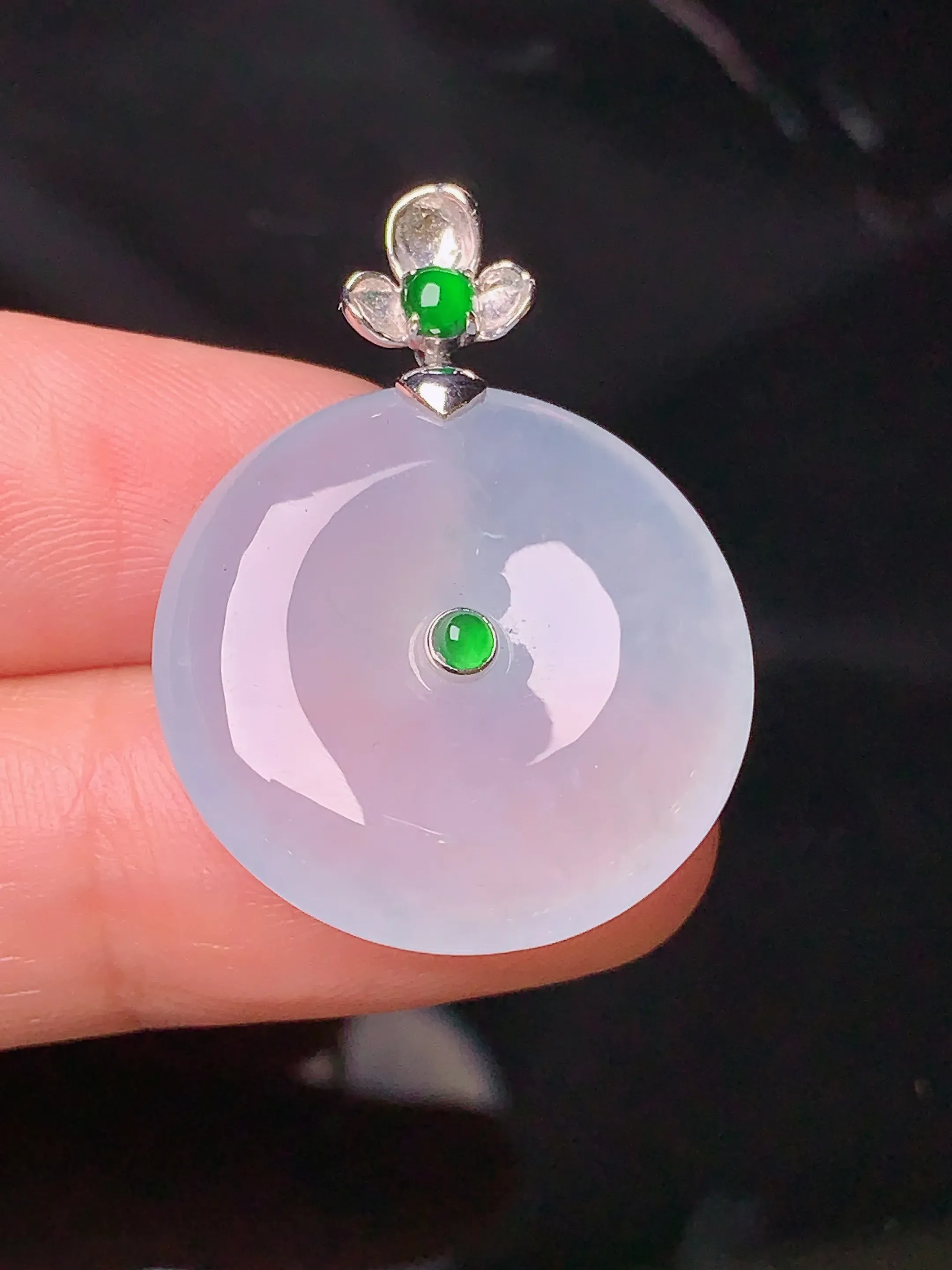 18k金镶嵌冰种平安扣吊坠 玉质细腻 色泽清新艳丽 整体尺寸30.5*22.8*5.7