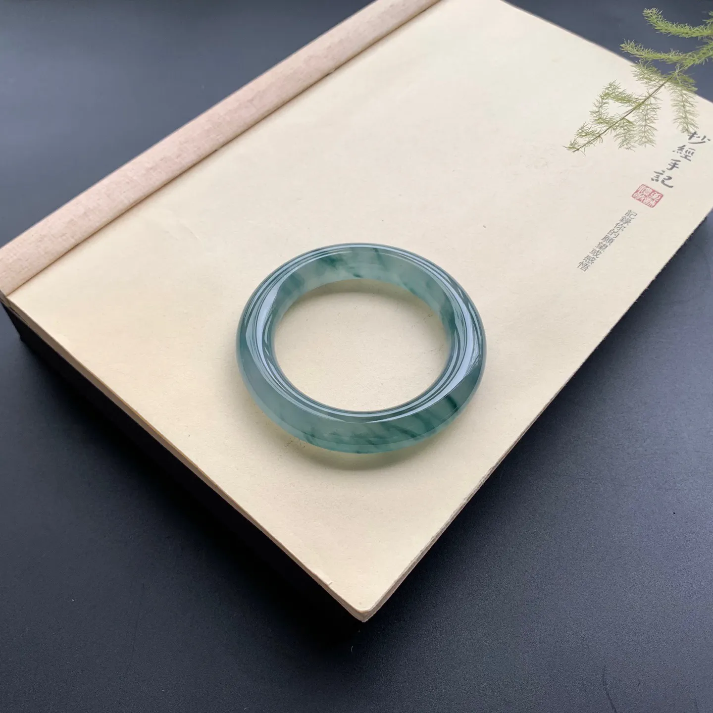 54圈口冰种飘花圆条手镯 尺寸：54-12，无纹裂，花色浓郁，胶感十足