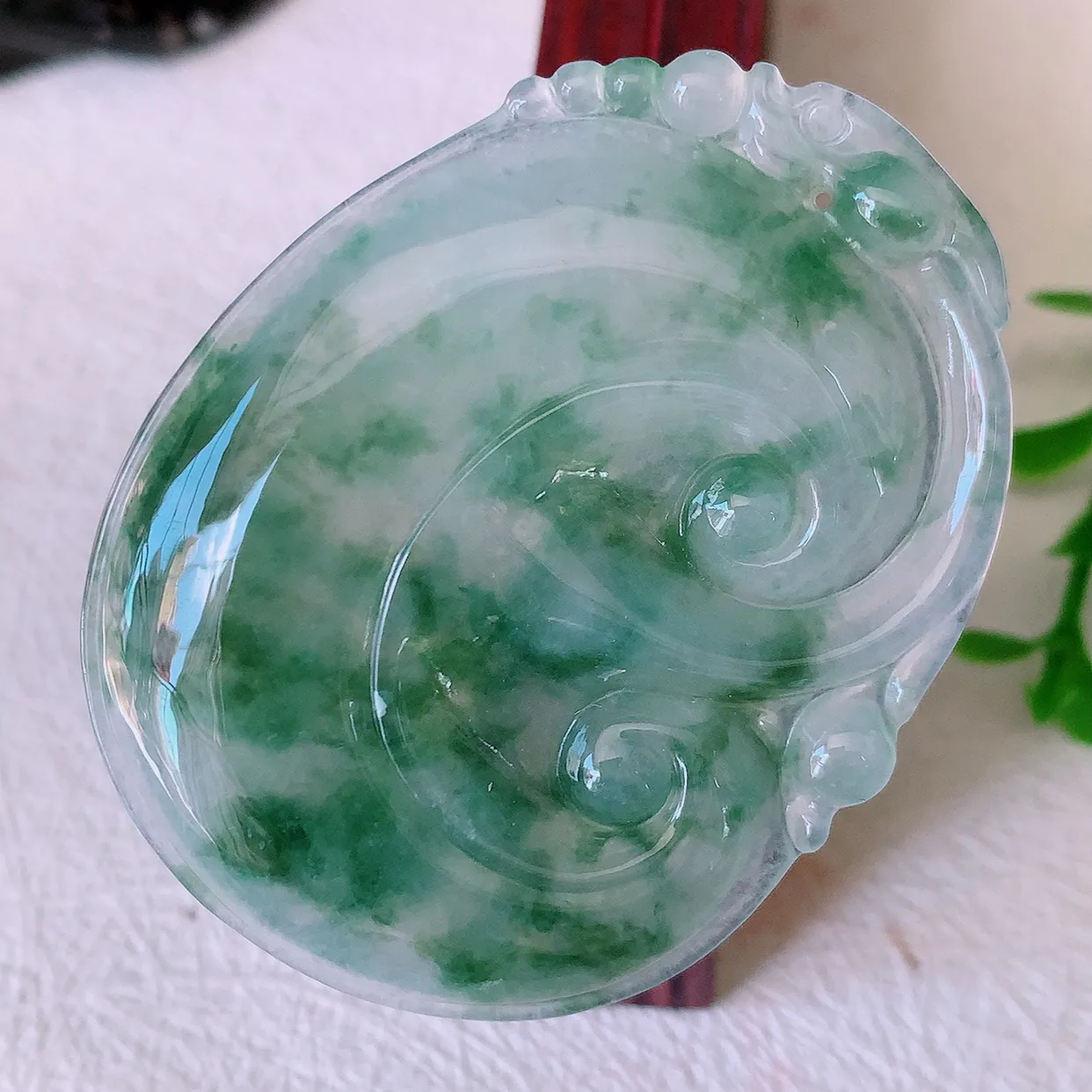 自然光实拍，冰种飘花翡翠如意吊坠，翡翠如意，上身效果非常美，饱满大气，工艺美，万事如意，如意一生 #46.7