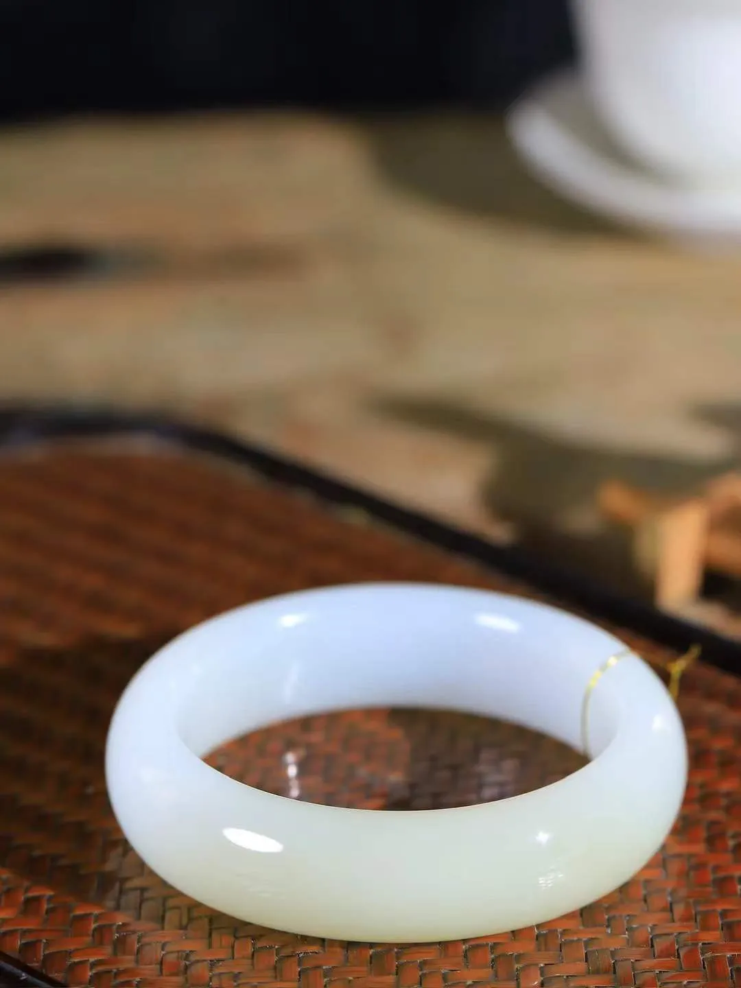 【暖玉生香·手镯】

收藏级臻品️️和田玉糖白玉手镯，质地油润细腻，色泽高贵典雅，镯型古朴典雅。在