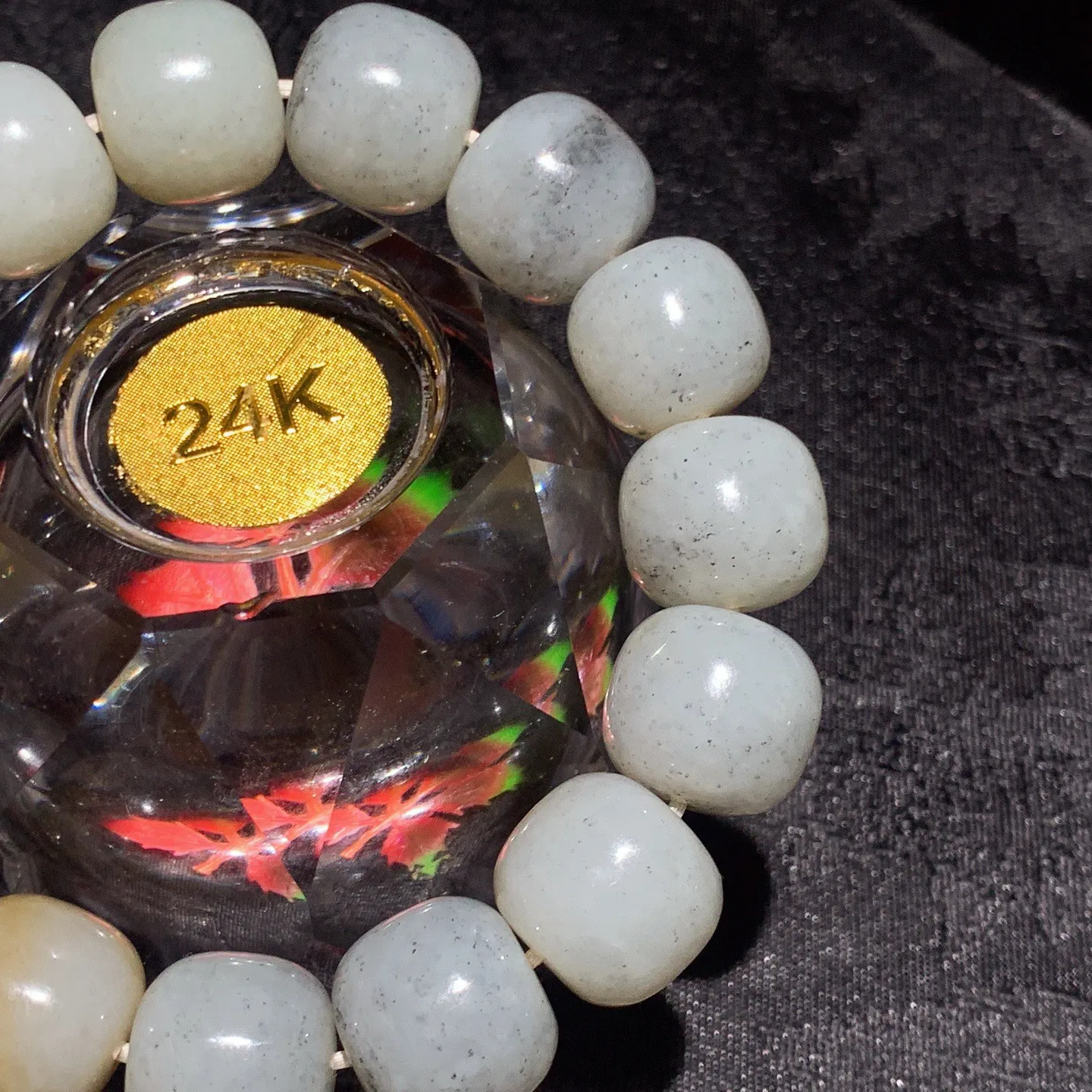 新疆和田玉楼兰三色老型珠手串。单颗尺寸13/15重70.5克。玉质细腻油润。手推出油。佩戴高端典雅。lt251107