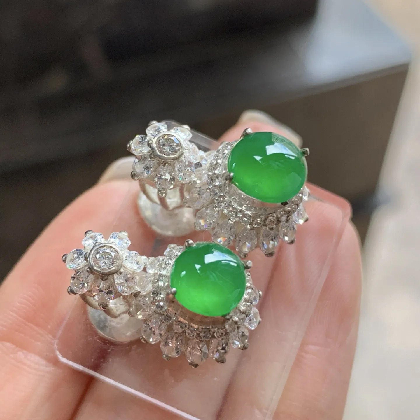 冰绿耳钉^_^种老 色阳冰透 铜拖