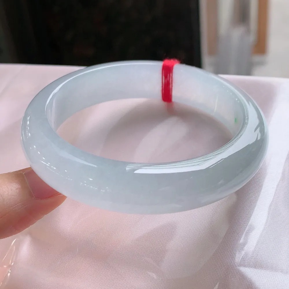 正圈高冰种 无瑕 尺寸:57.1/14/8.8 荧光闪闪🥰🥰