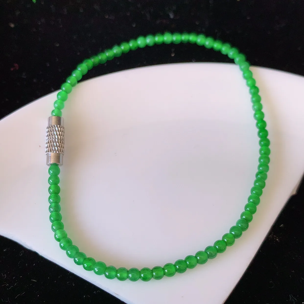 自然光实拍，冰种满绿翡翠手串手链，种老水足，冰清玉润  颜色漂亮  #81.7取一尺寸2.8