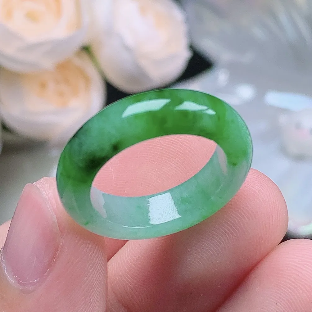 缅甸翡翠老坑种水润飘阳绿戒指玉指环  水润通透 尺寸：17.8-5.9-4mm 16号圈口2S