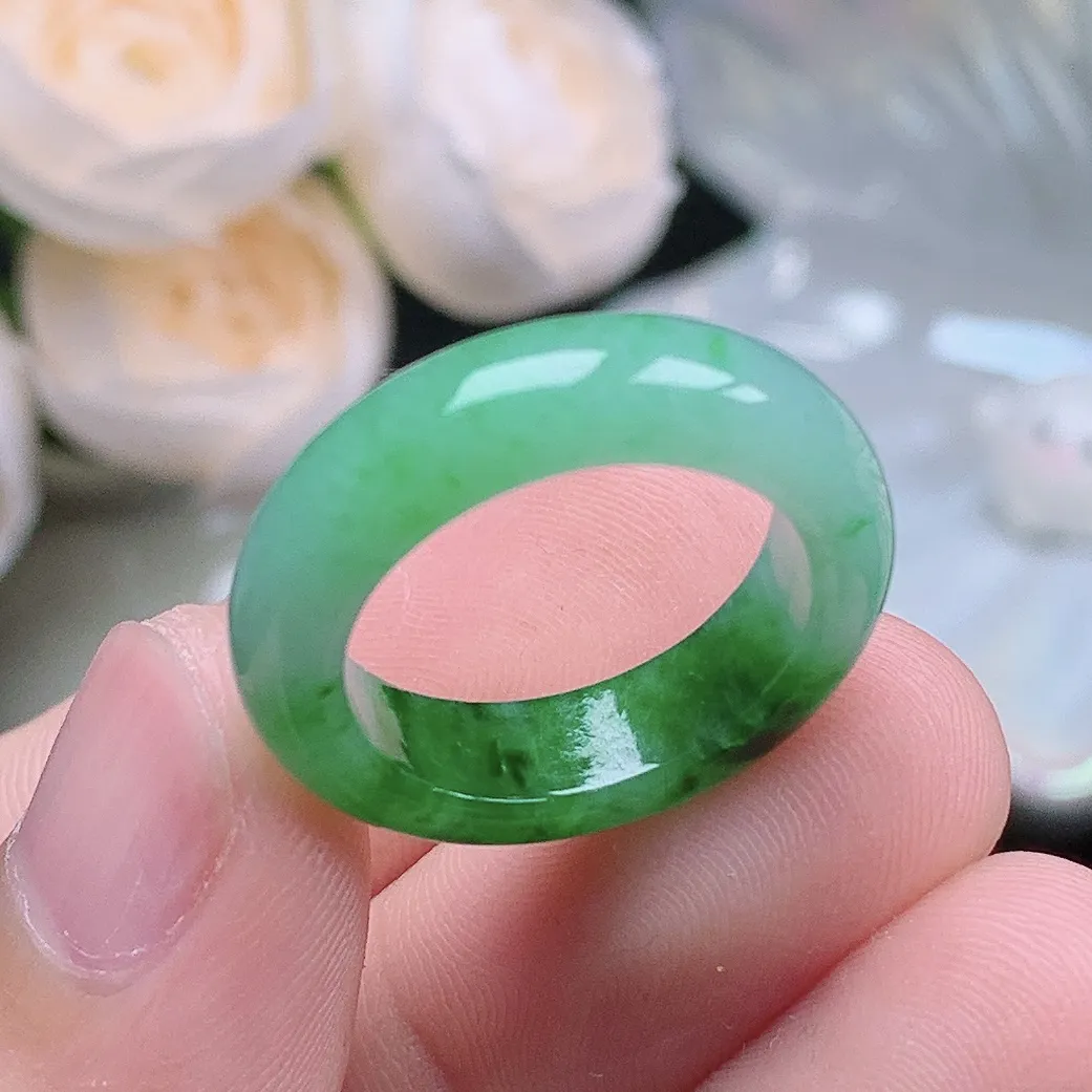 缅甸翡翠老坑种水润飘阳绿戒指玉指环  水润通透 尺寸：17.8-5.9-4mm 16号圈口2S
