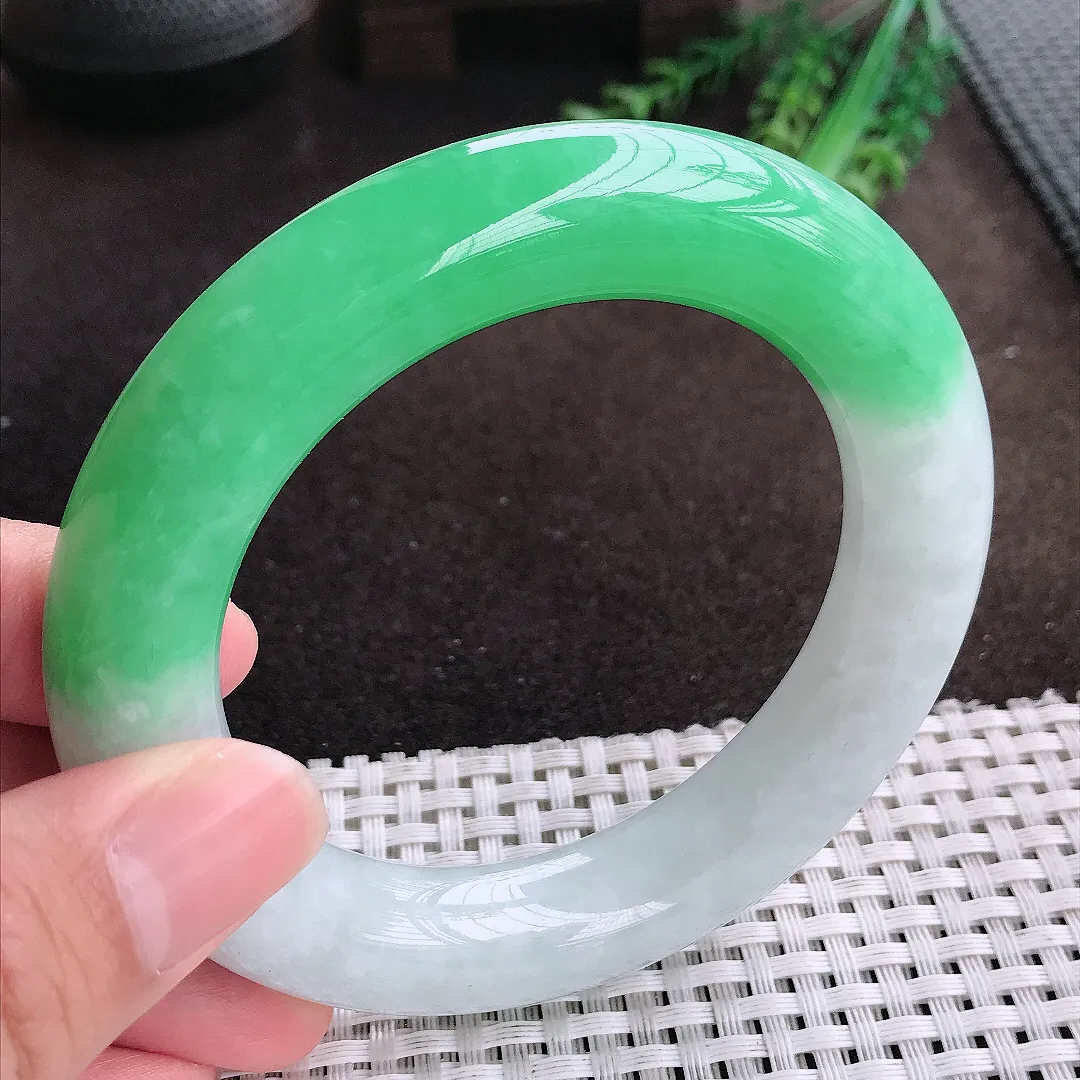 自然光58/13.7/13.3老坑精美温润飘阳绿胖圆条手镯翡翠玉镯美人镯