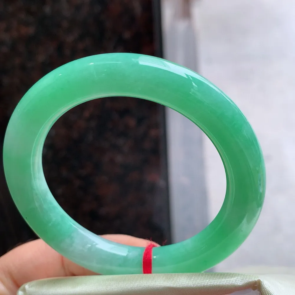 圆条满绿 无瑕 尺寸:53.8/10.8 满色