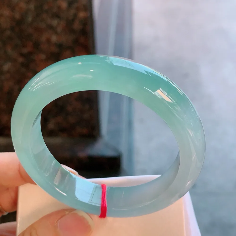 正圈高冰天空蓝 无瑕 尺寸:55.6/12.4/9.1 种色俱佳