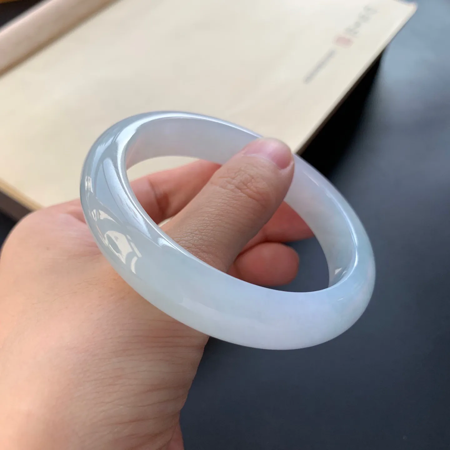 56.8圈口冰正圈手镯 尺寸：56.8-12.2-8.2，无纹裂，水润起胶，白净光滑