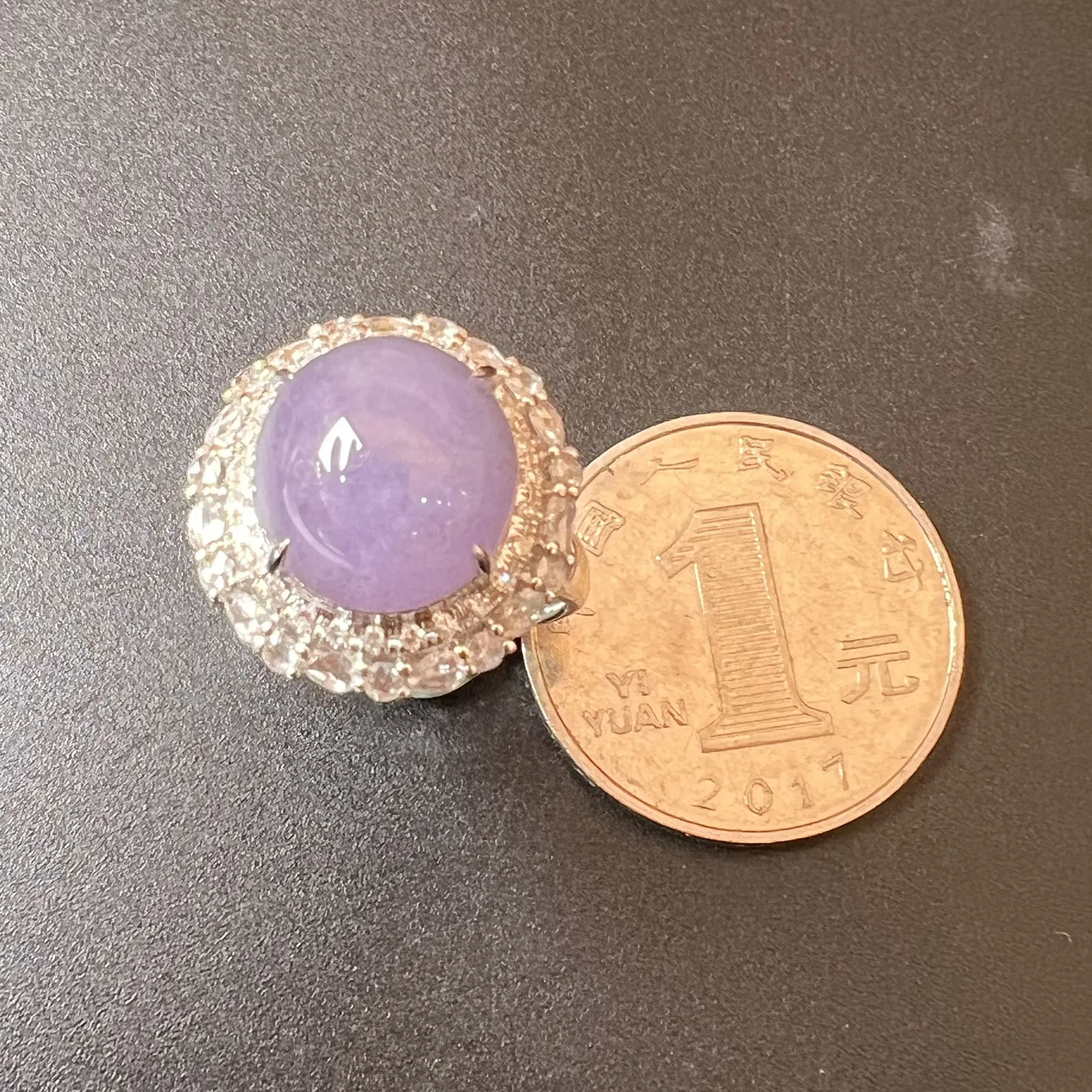 紫色女戒指种好、饱满，整体尺寸17.9*17.8*16.5 裸石尺寸12.2*11.5*8