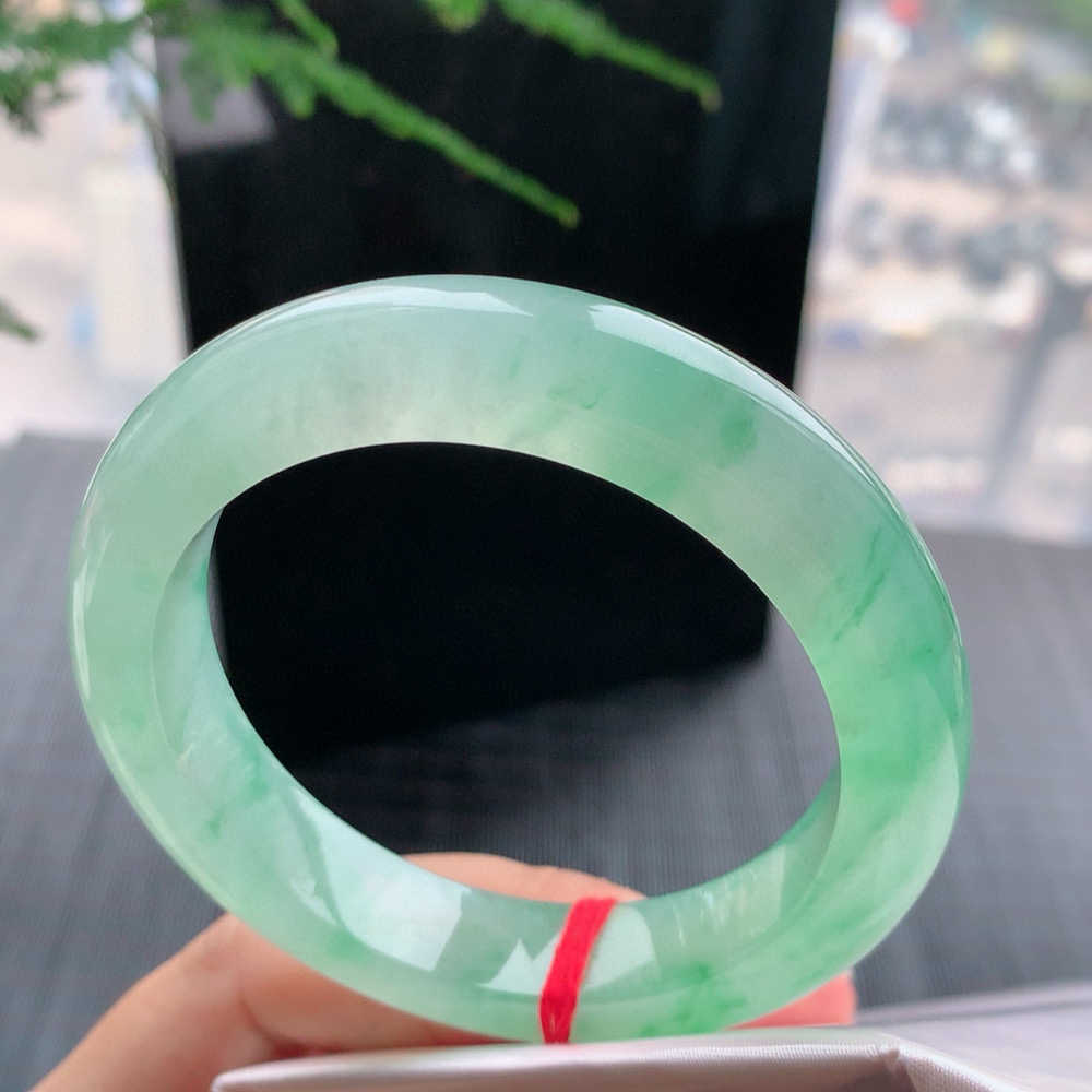 正圈冰玻阳绿 无瑕 尺寸:56.2/12.6/9.9 种色俱佳