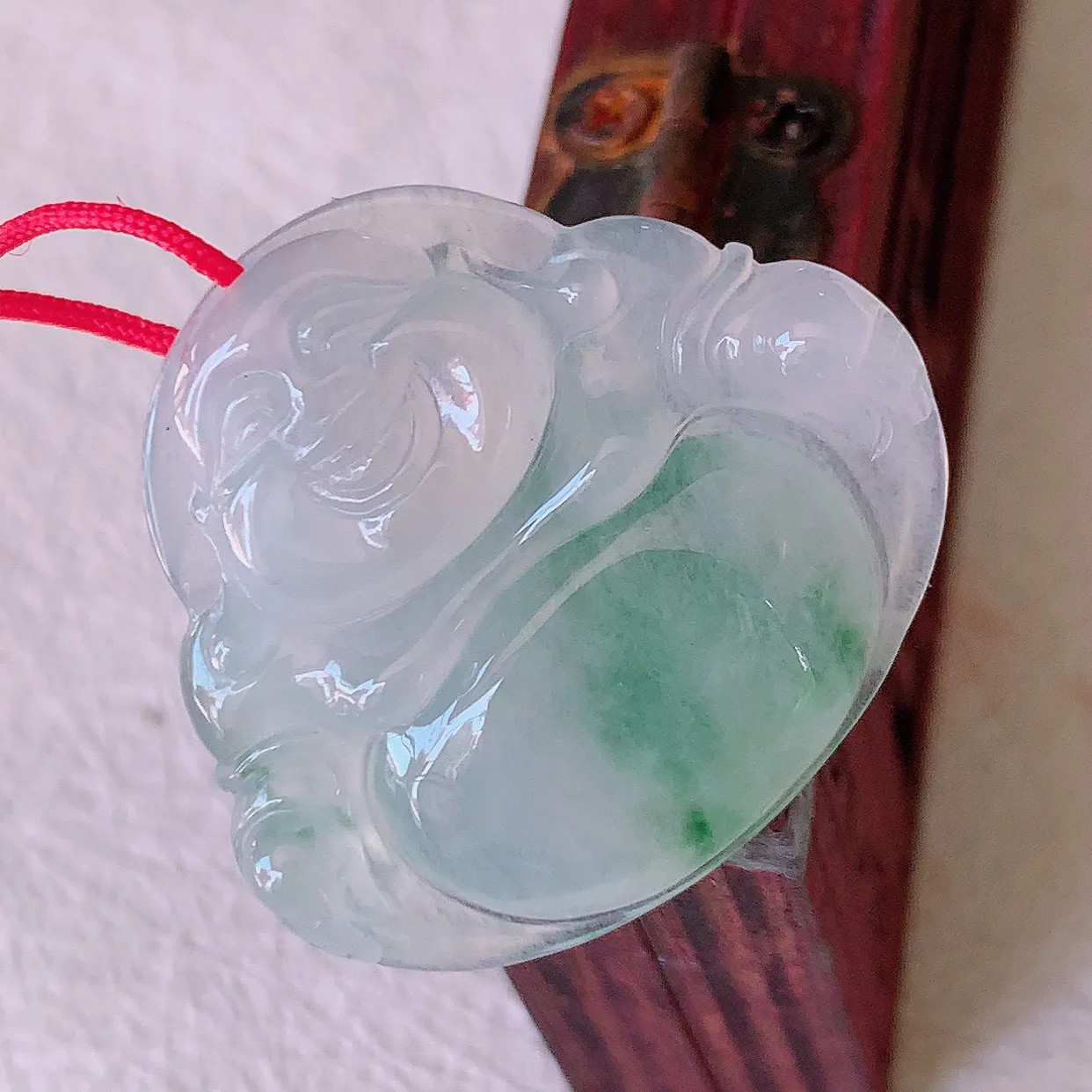 自然光实拍，冰种飘花翡翠佛公吊坠，玉笑佛，饱满，开脸喜庆，配戴优雅迷人！#46.7