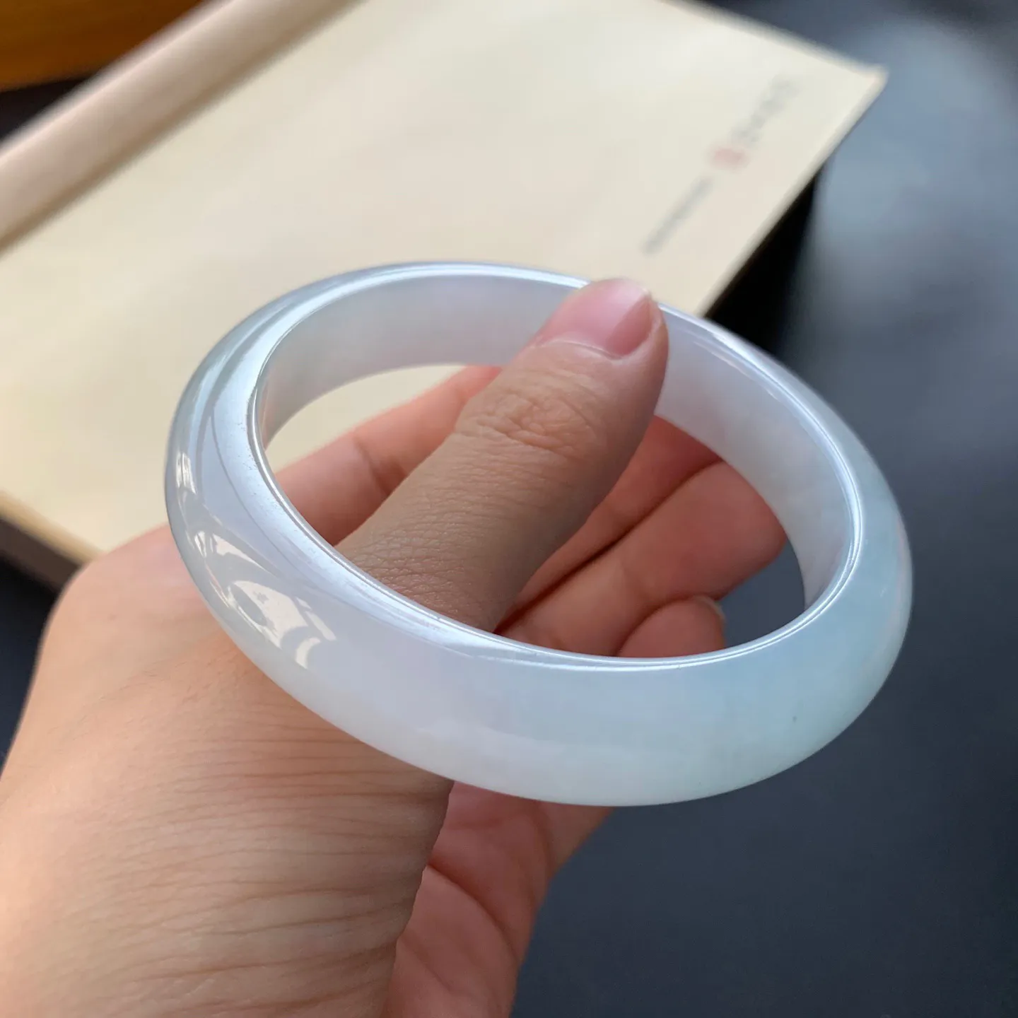 56.8圈口冰正圈手镯 尺寸：56.8-12.2-8.2，无纹裂，水润起胶，白净光滑