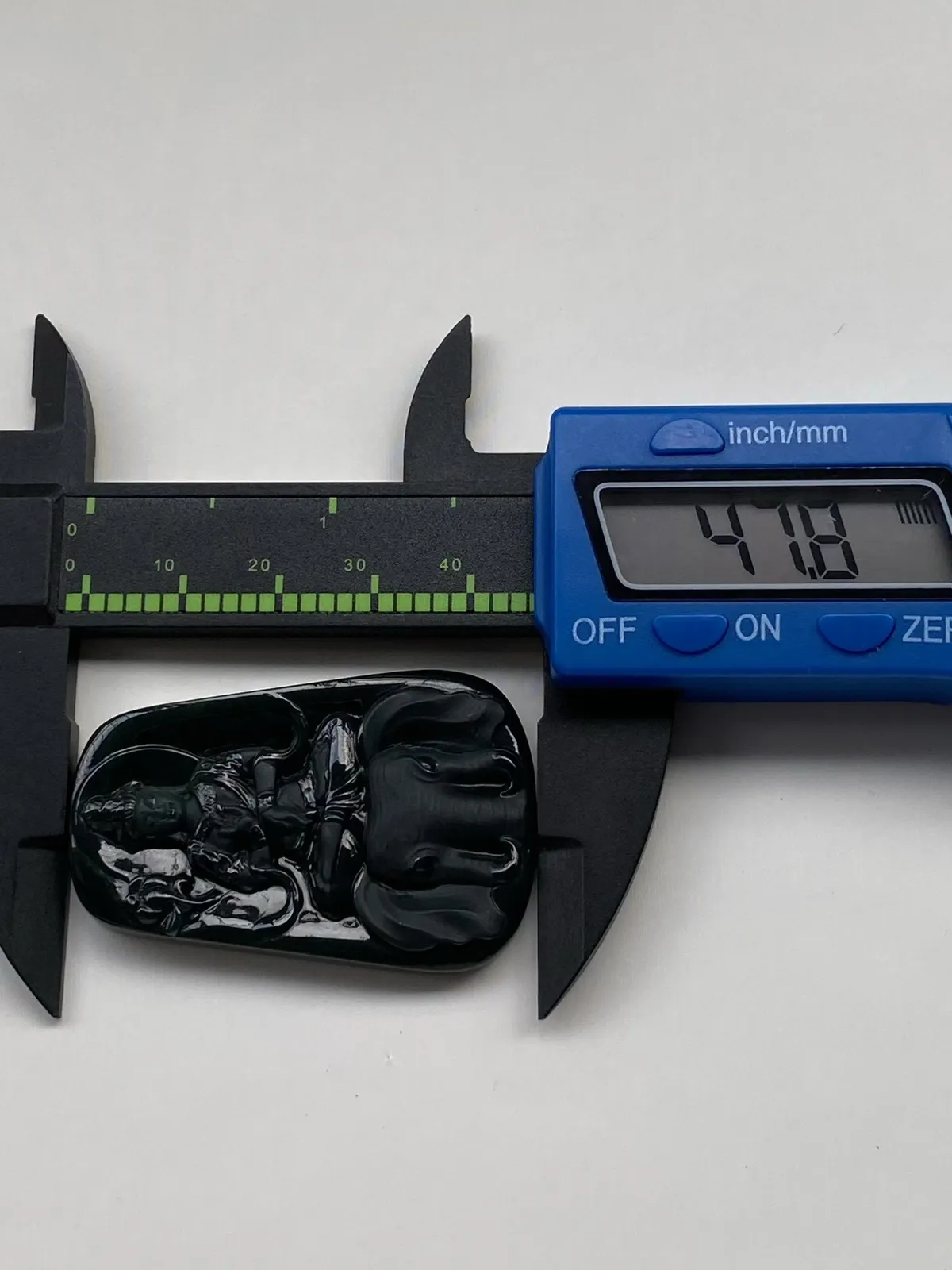 墨翠【普贤菩萨】细腻干净，黑度好、性价比高，雕工精湛，打灯透绿‘