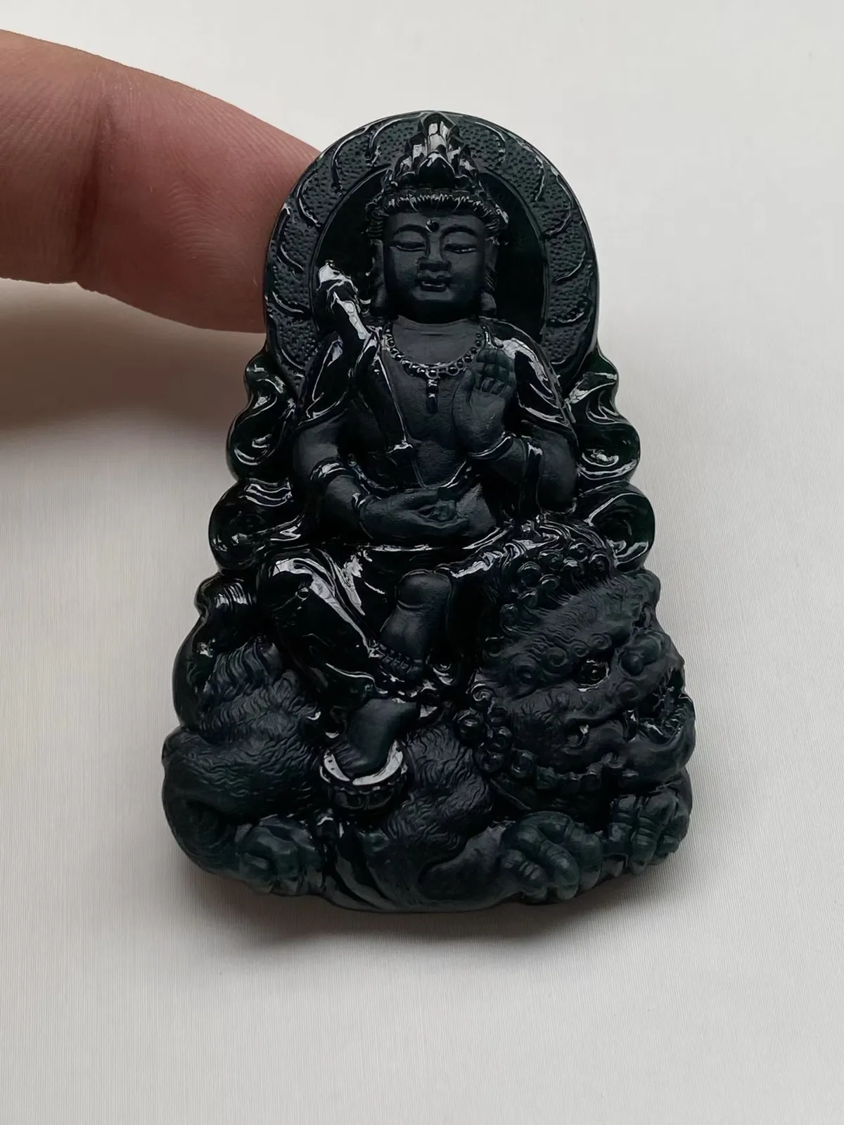 墨翠【文殊菩萨】细腻干净，黑度好、性价比高，雕工精湛，打灯透绿‘