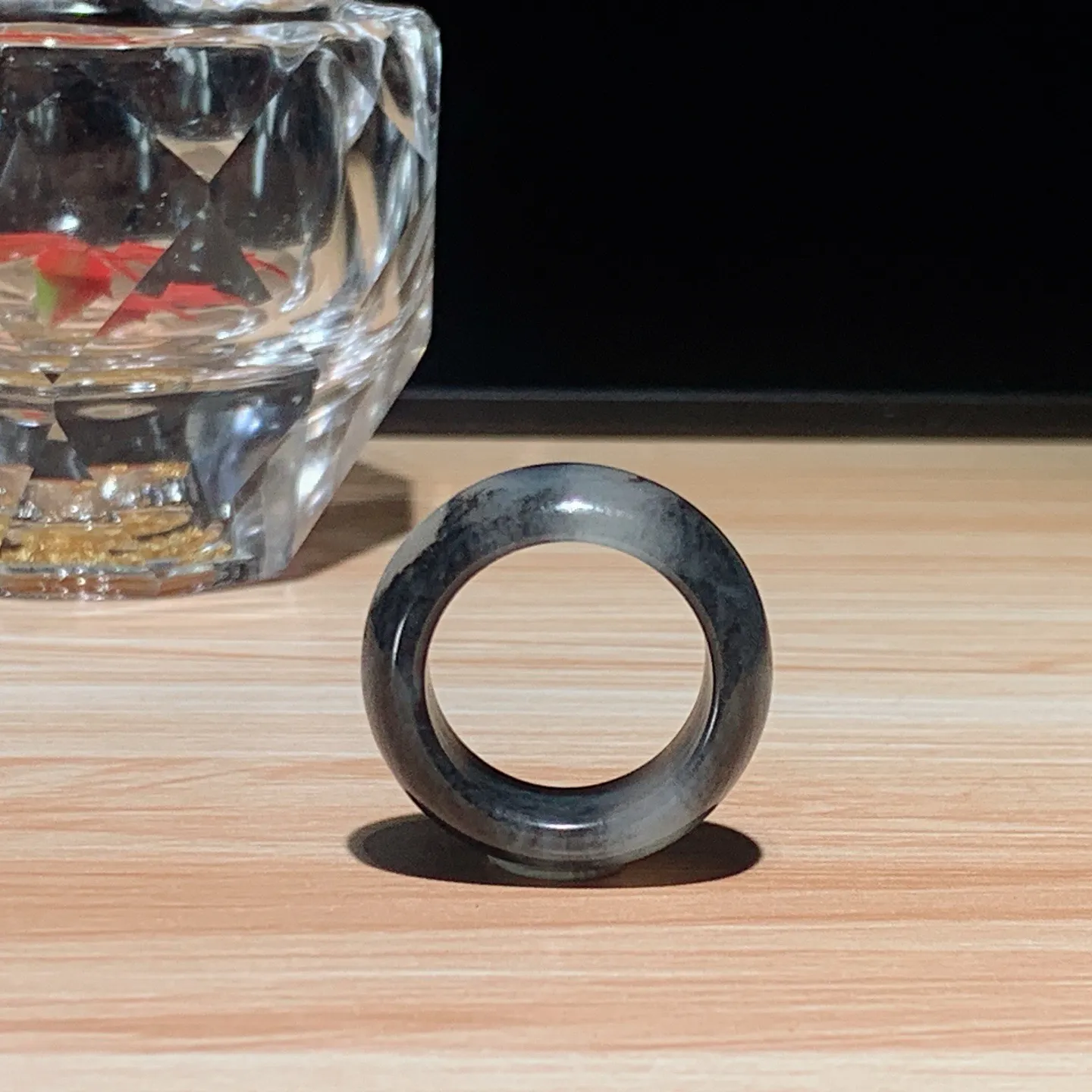 新疆和田玉籽料青花戒指。指环。内经18尺寸10/4重6.6克。玉质细腻油润。手推出油。佩戴高端典雅。lt251107