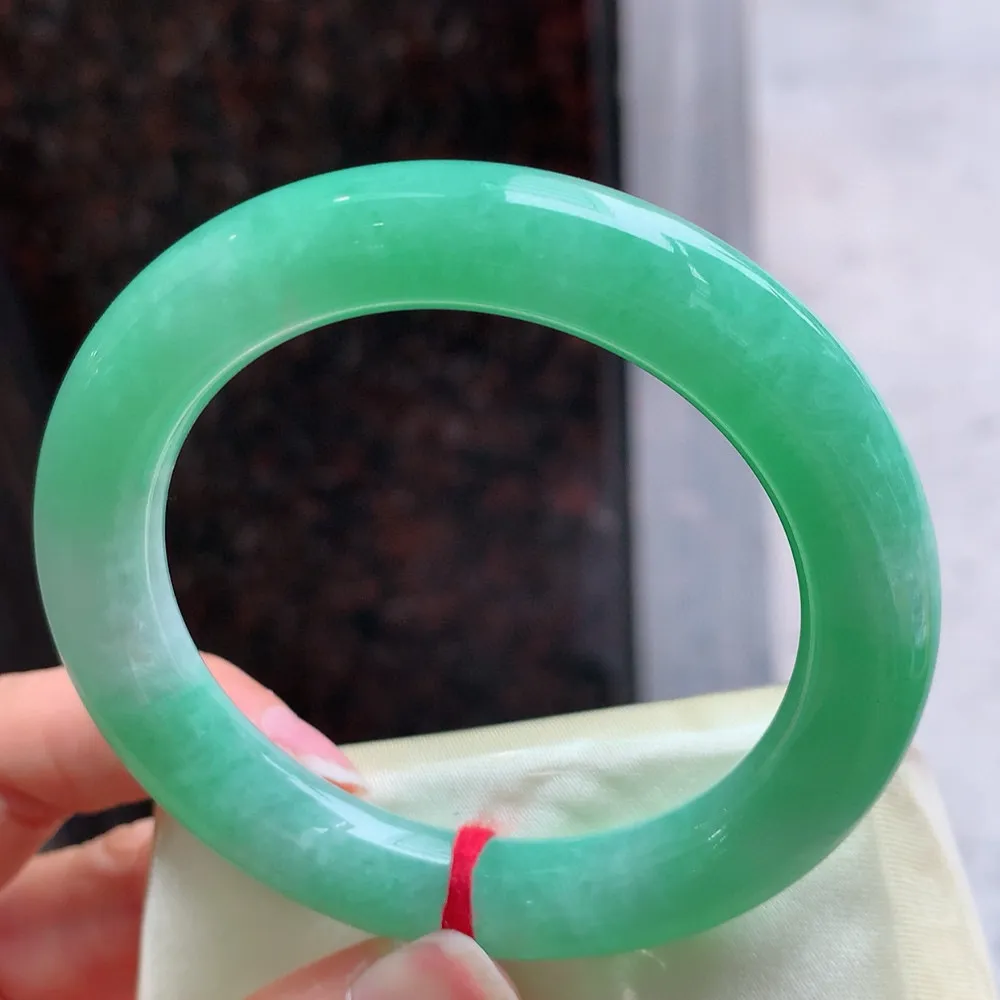 圆条满绿 无瑕 尺寸:53.8/10.8 满色